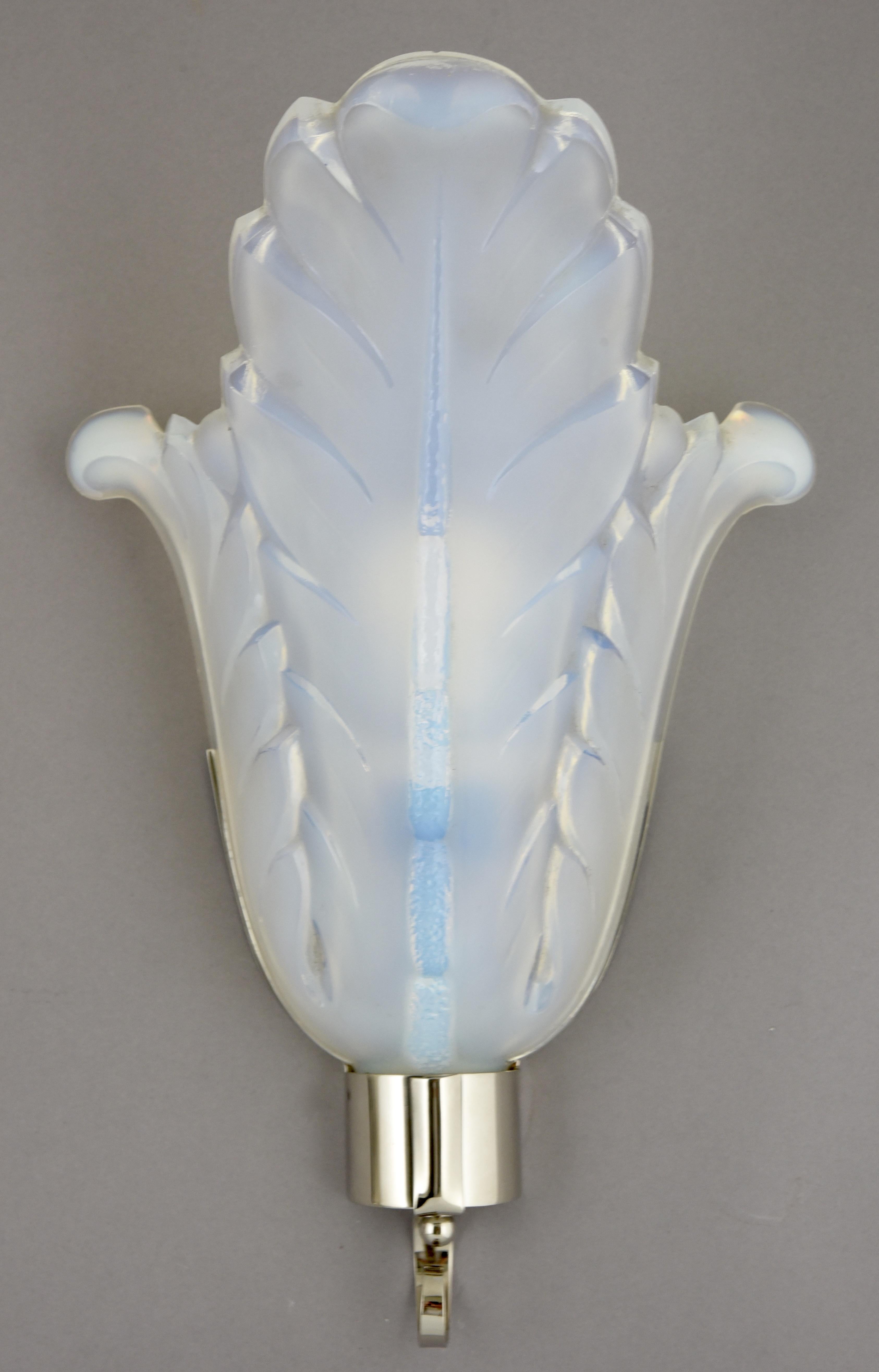 Pair Art Deco Opalescent Glass Wall Sconces  Ezan  1930 France In Good Condition In Antwerp, BE