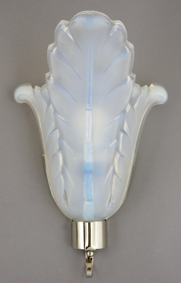 Pair Art Deco Opalescent Glass Wall Sconces  Ezan  1930 France In Good Condition For Sale In Antwerp, BE