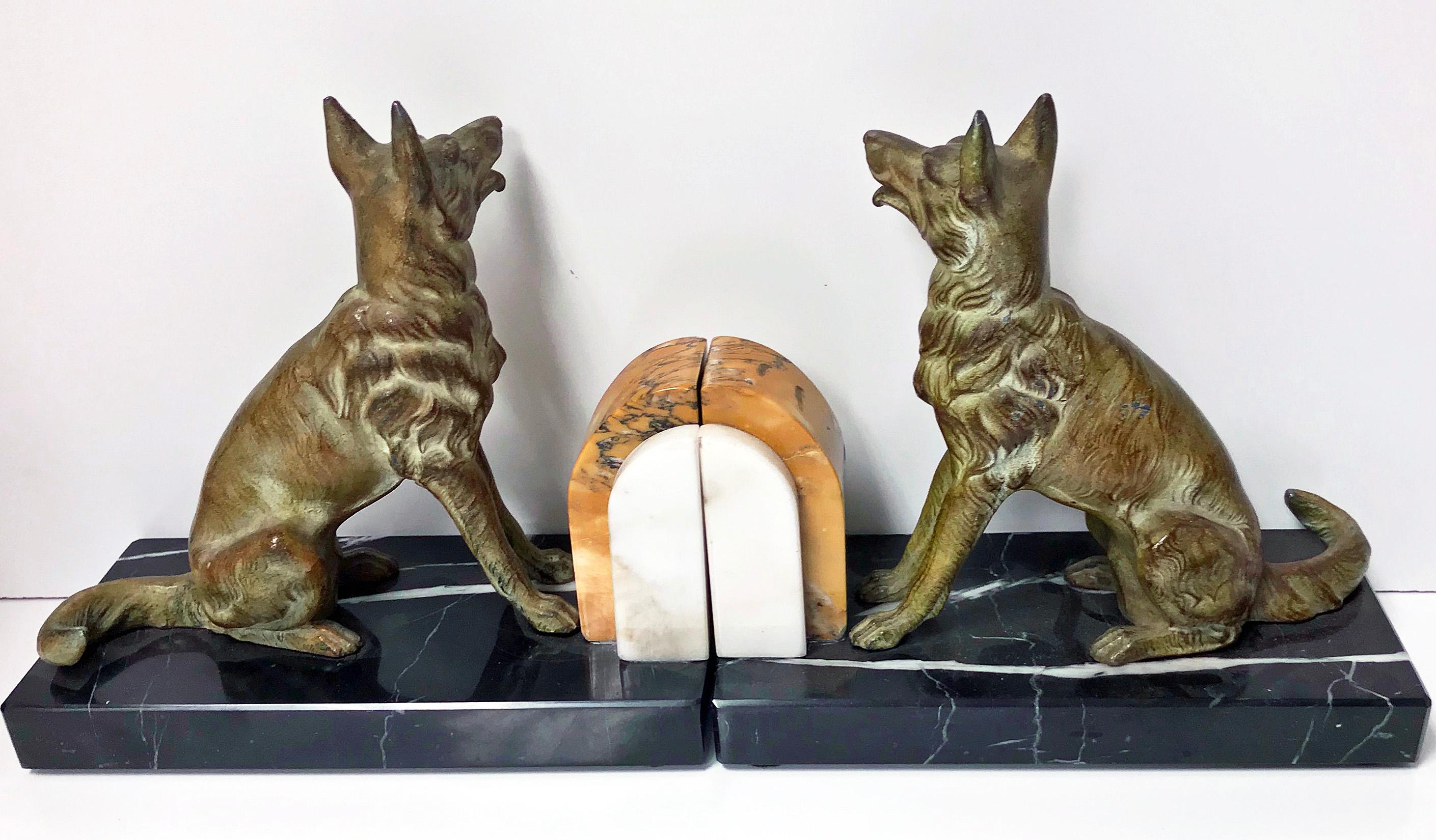 Pair of Art Deco patinated Bronze Dog Bookends, France, circa 1930 (Art déco)