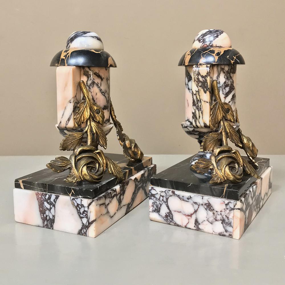 Pair Art Deco Period French Bronze and Marble Cassolettes or Bookends im Zustand „Gut“ in Dallas, TX