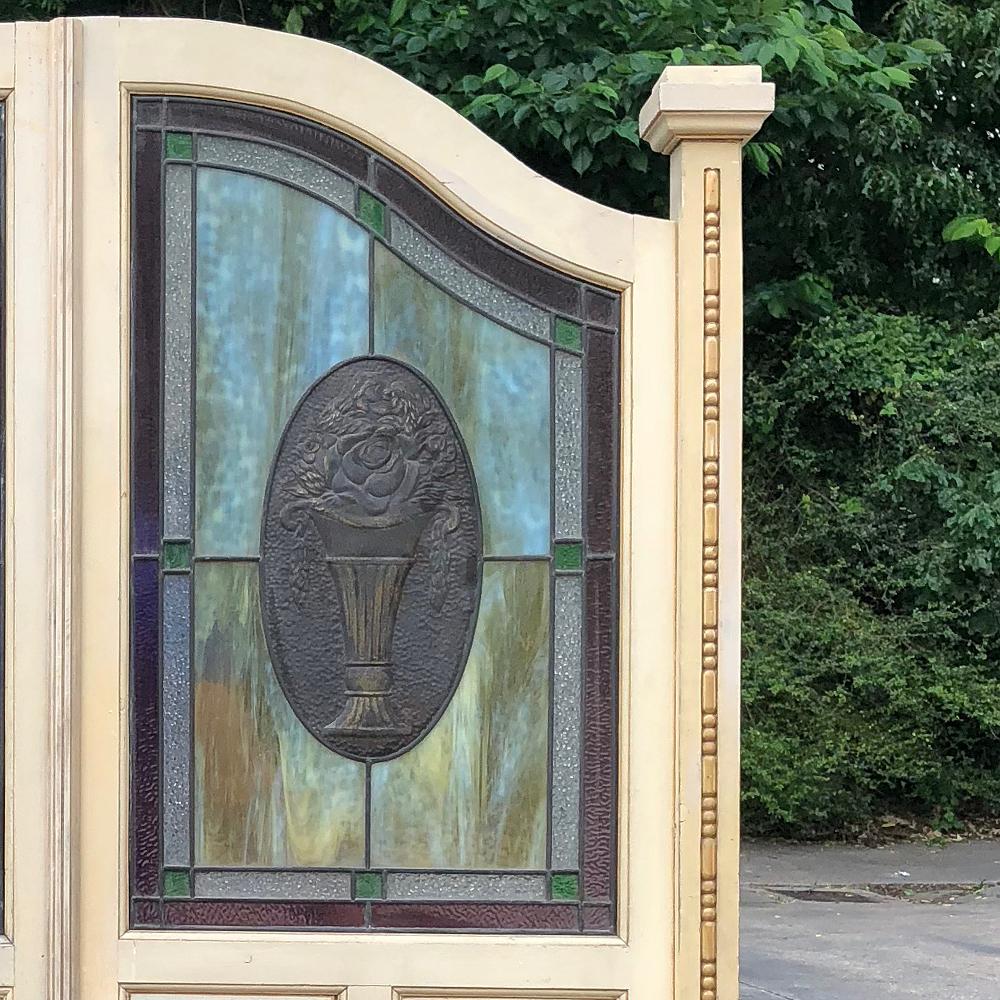 Pair of Art Deco Period Salon Doors with Stained Glass In Good Condition In Dallas, TX