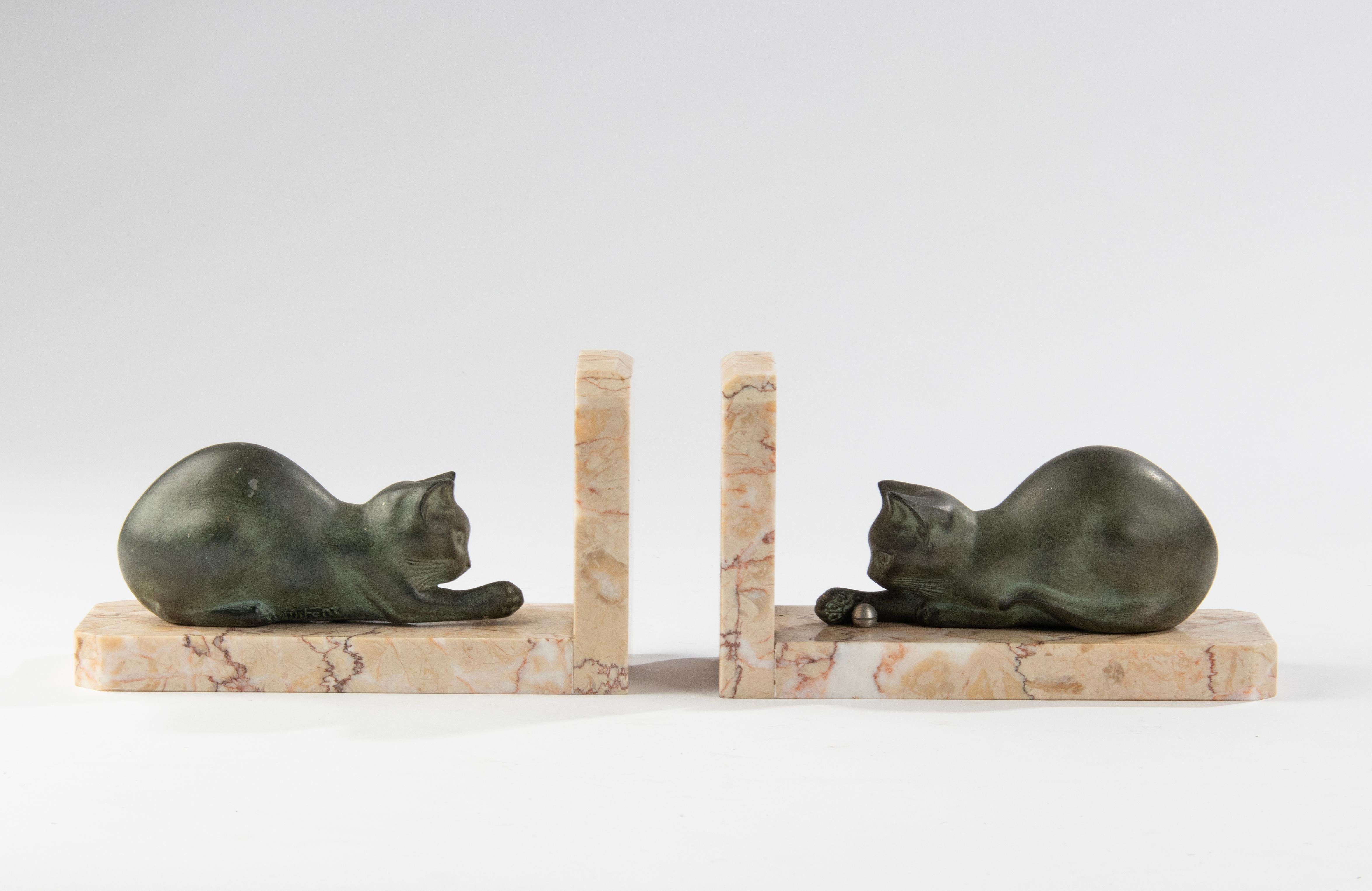 Nice pair of Art Deco period book ends with sculptures of cats playing what a small ball. Made of casted spelter, patinated in a green bronze-like color, on marble bases. Marked Marti Font. In good condition with minor signs of age. Made in France