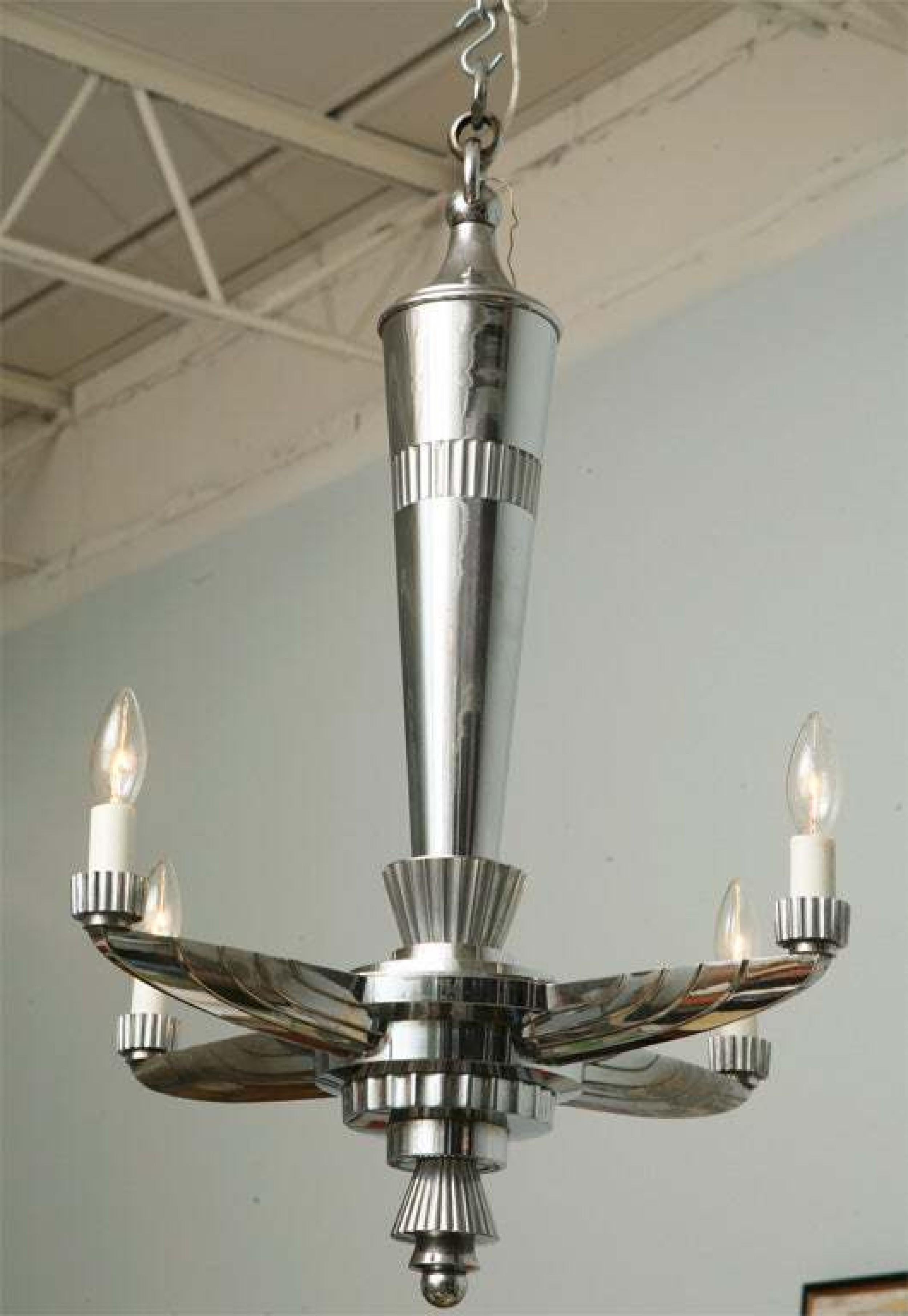 Sconosciuto Coppia di lampadari Art Deco a quattro bracci in nichel lucido e bronzo in vendita