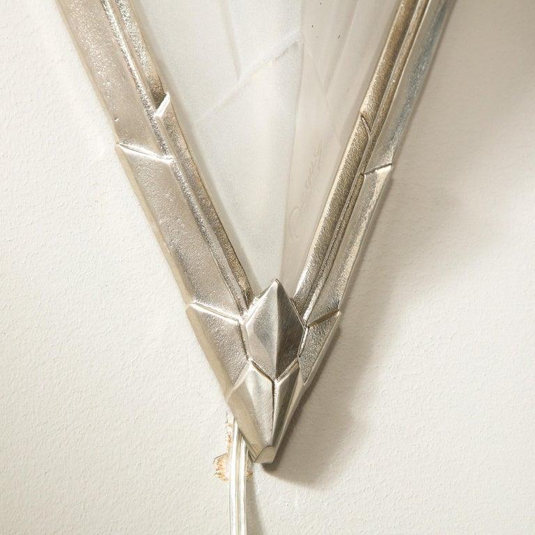 Coppia di lampade Art Deco in bronzo argentato e vetro smerigliato, firmate Degue'. 5