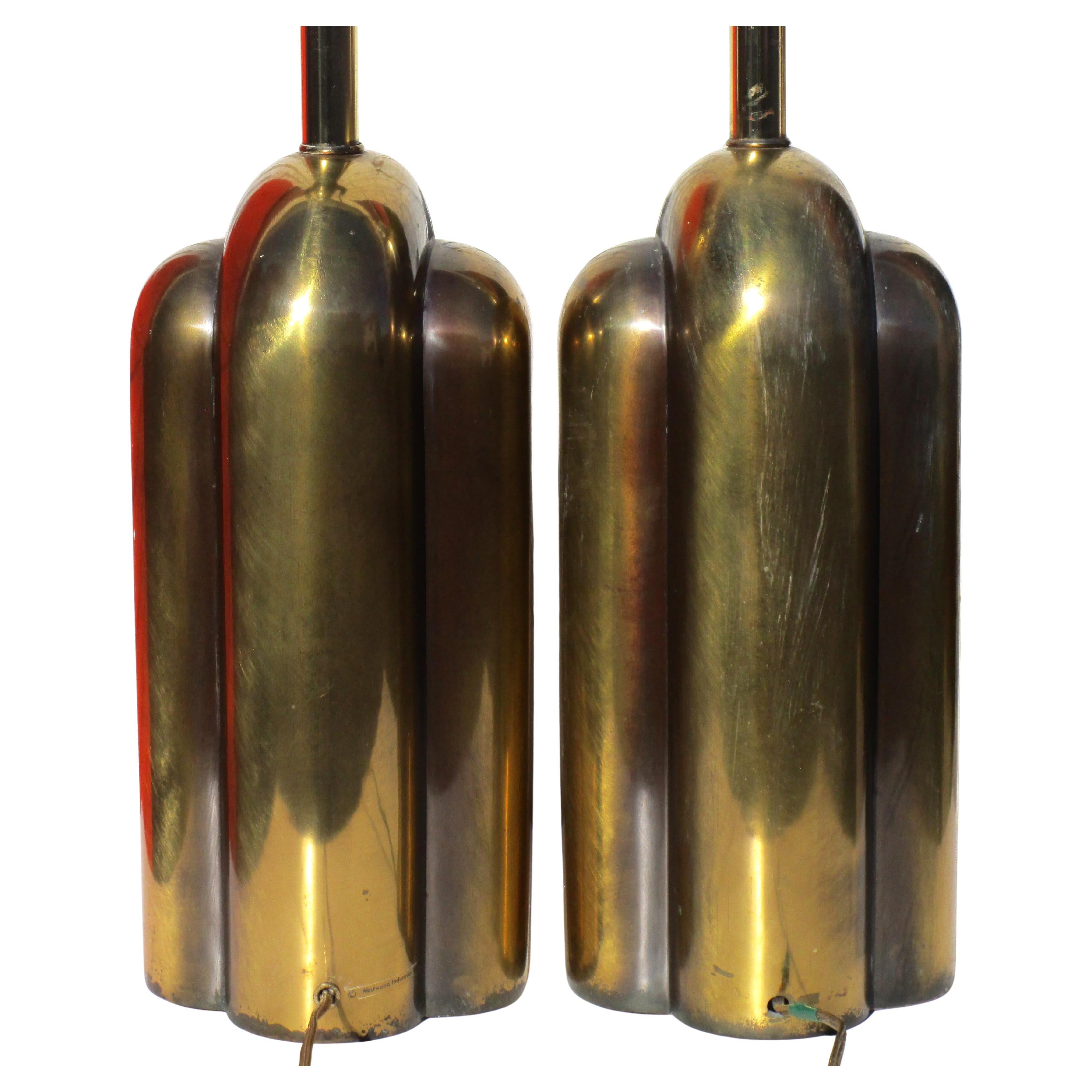 Pareja de lámparas de mesa de latón de estilo Art Decó de Westwood Industries, años 70 Latón en venta