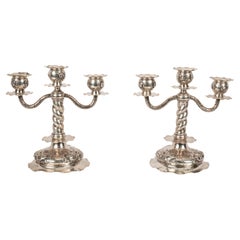 Pareja de candelabros Art Decó suecos de plata de 3 brazos C.G.Hallberg 1927