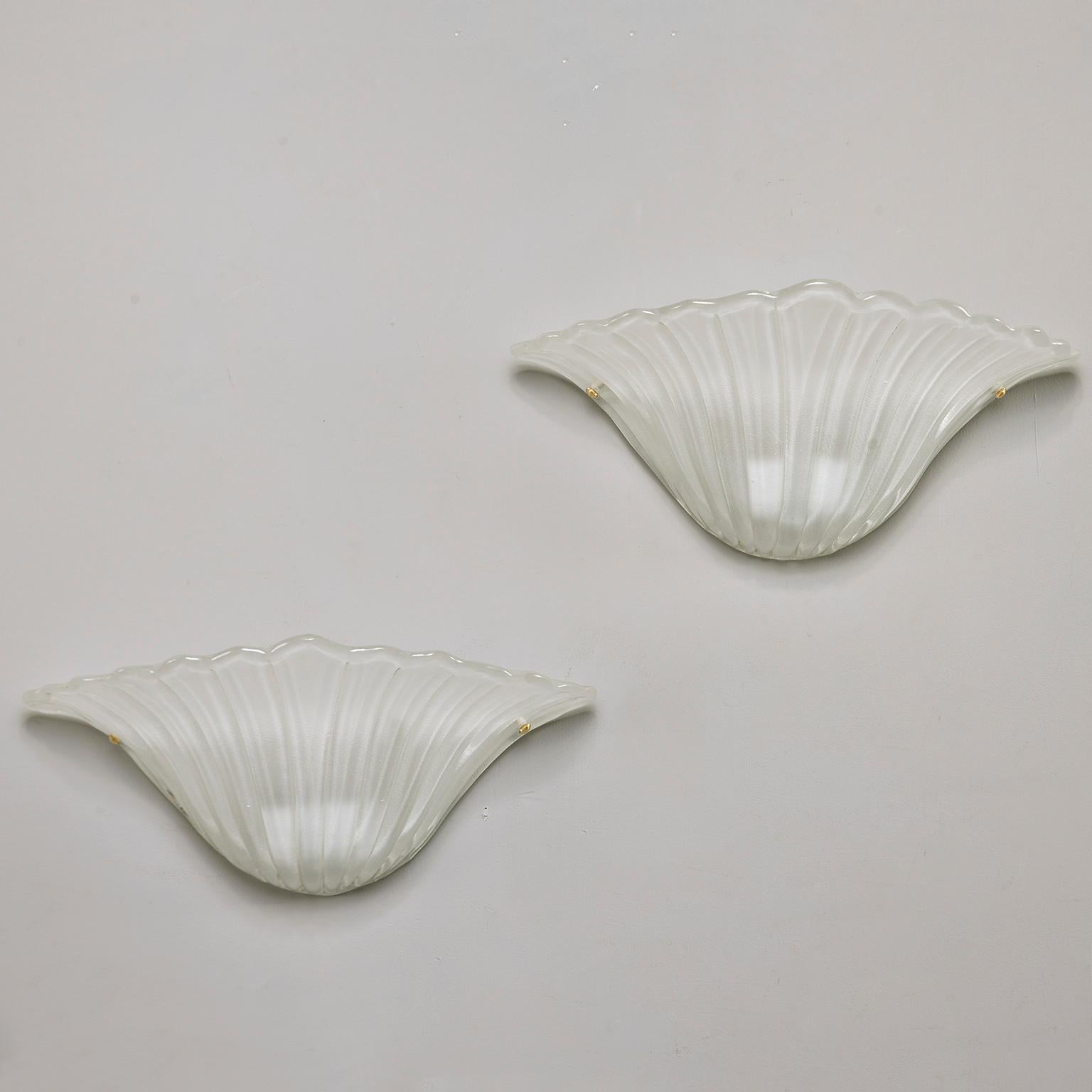 Pair of Art Deco White Frosted Shell Shape Sconces In Good Condition In Troy, MI