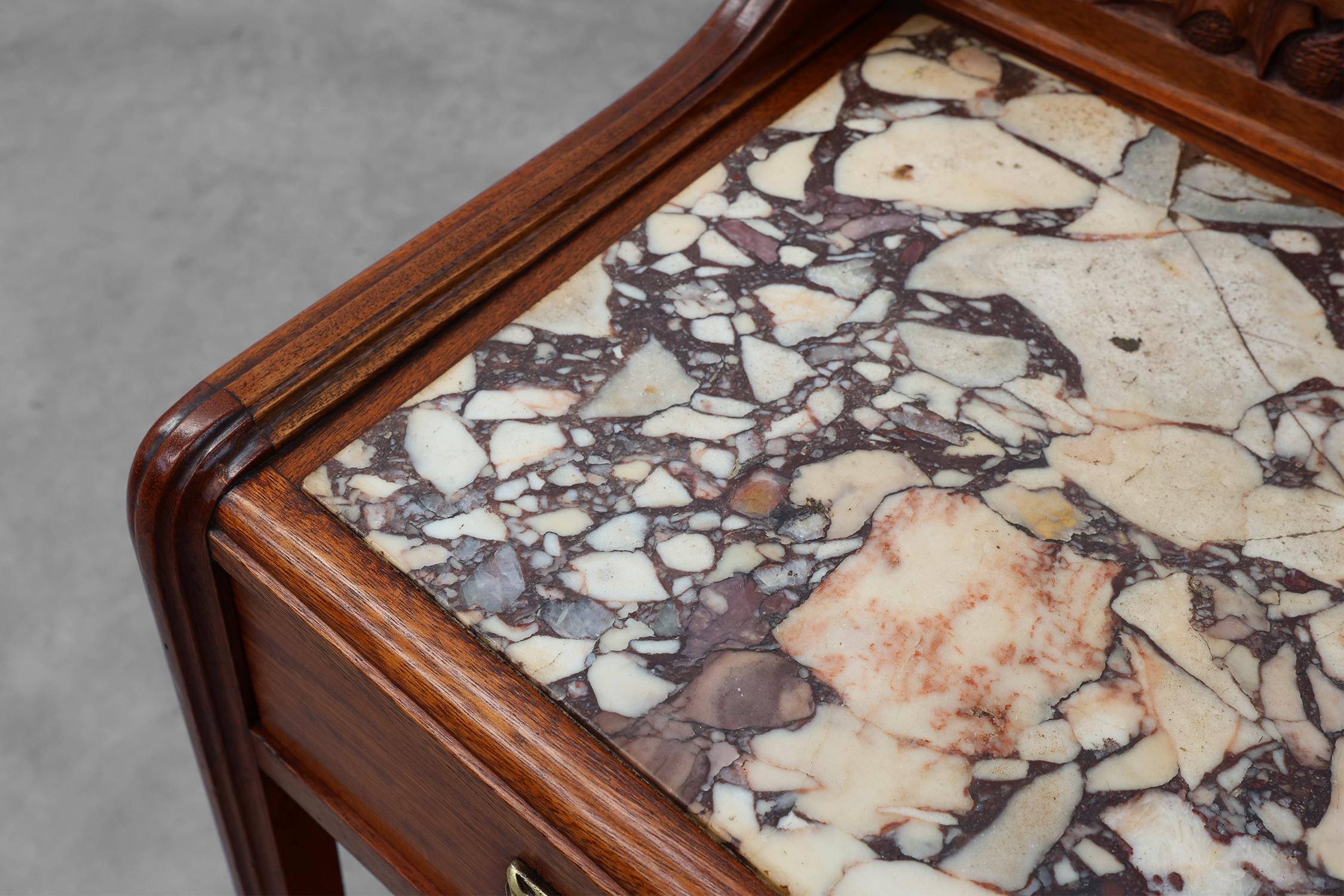 Paire de tables de nuit Art Nouveau avec dessus en marbre par Paul A Dumas, France ca. en vente 3