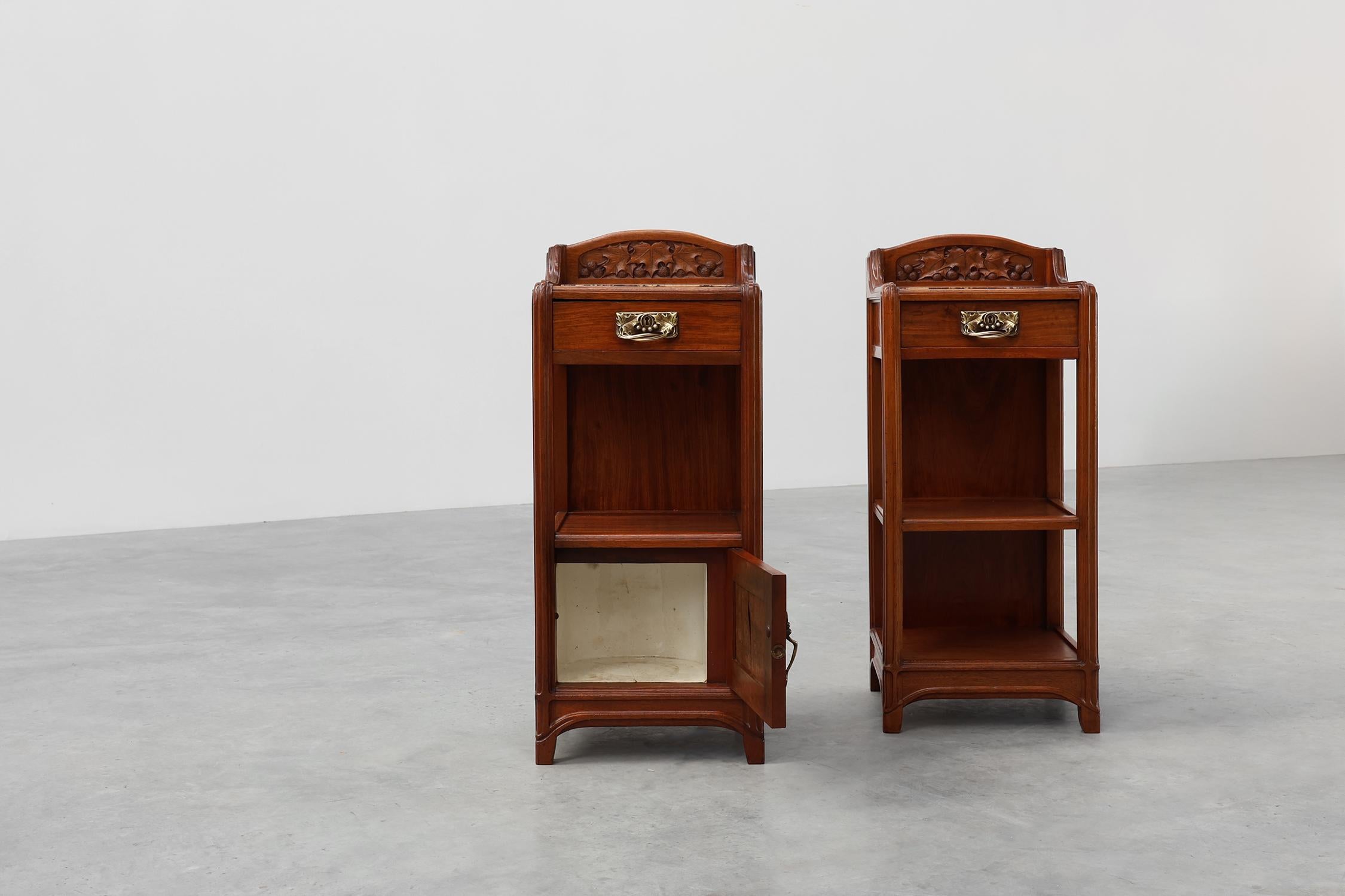 Paire de tables de nuit Art Nouveau avec dessus en marbre par Paul A Dumas, France ca. en vente 6
