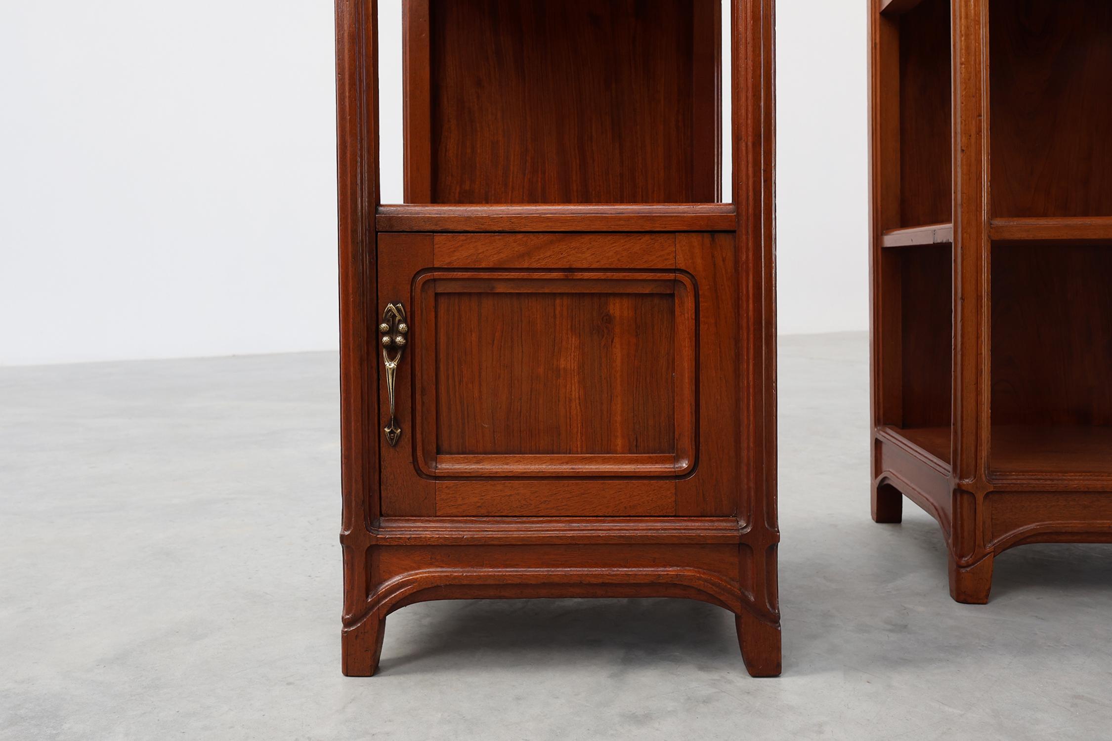 Paire de tables de nuit Art Nouveau avec dessus en marbre par Paul A Dumas, France ca. en vente 7