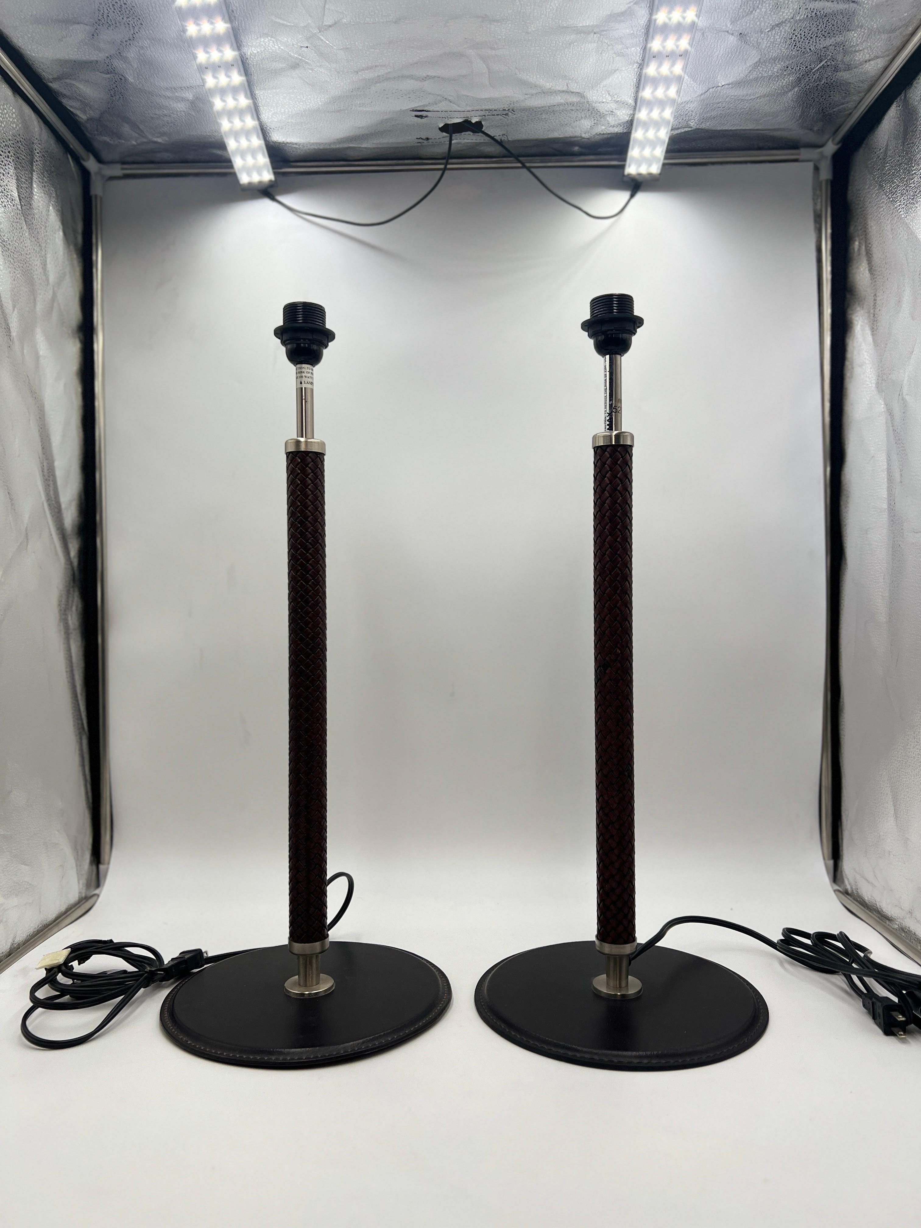 Paire de lampes de bureau Arte Flash pour Natuzzi Ludovica enveloppées de cuir. Hollywood Bon état - En vente à Atlanta, GA