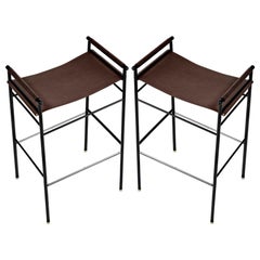 Taburete de bar Artisan Contemporary, cuero marrón oscuro, metal de caucho negro
