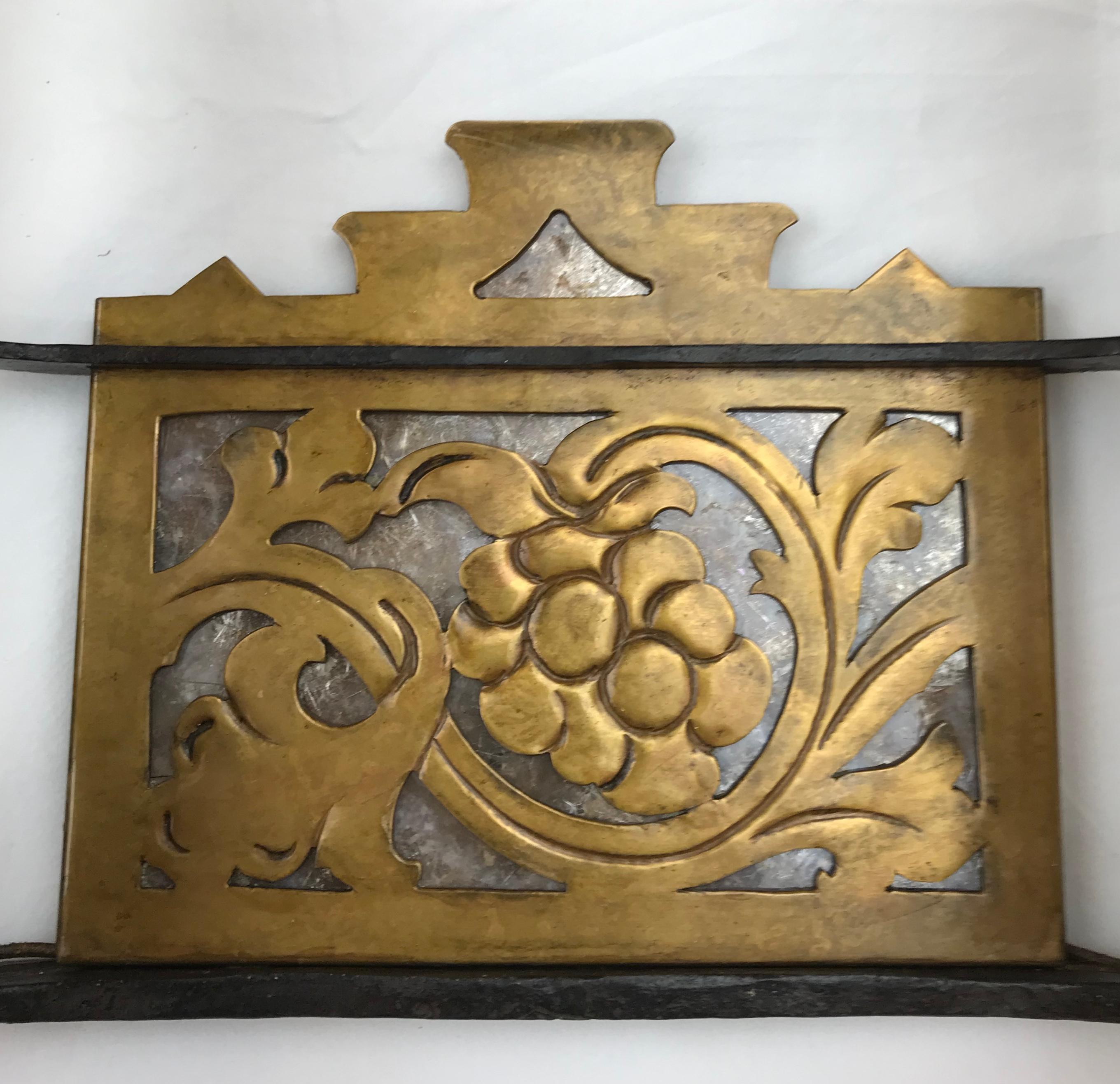 Paar Arts and Crafts-Wandleuchter aus Eisen, Bronze und Mica, Oscar Bach zugeschrieben im Zustand „Gut“ im Angebot in Pittsburgh, PA