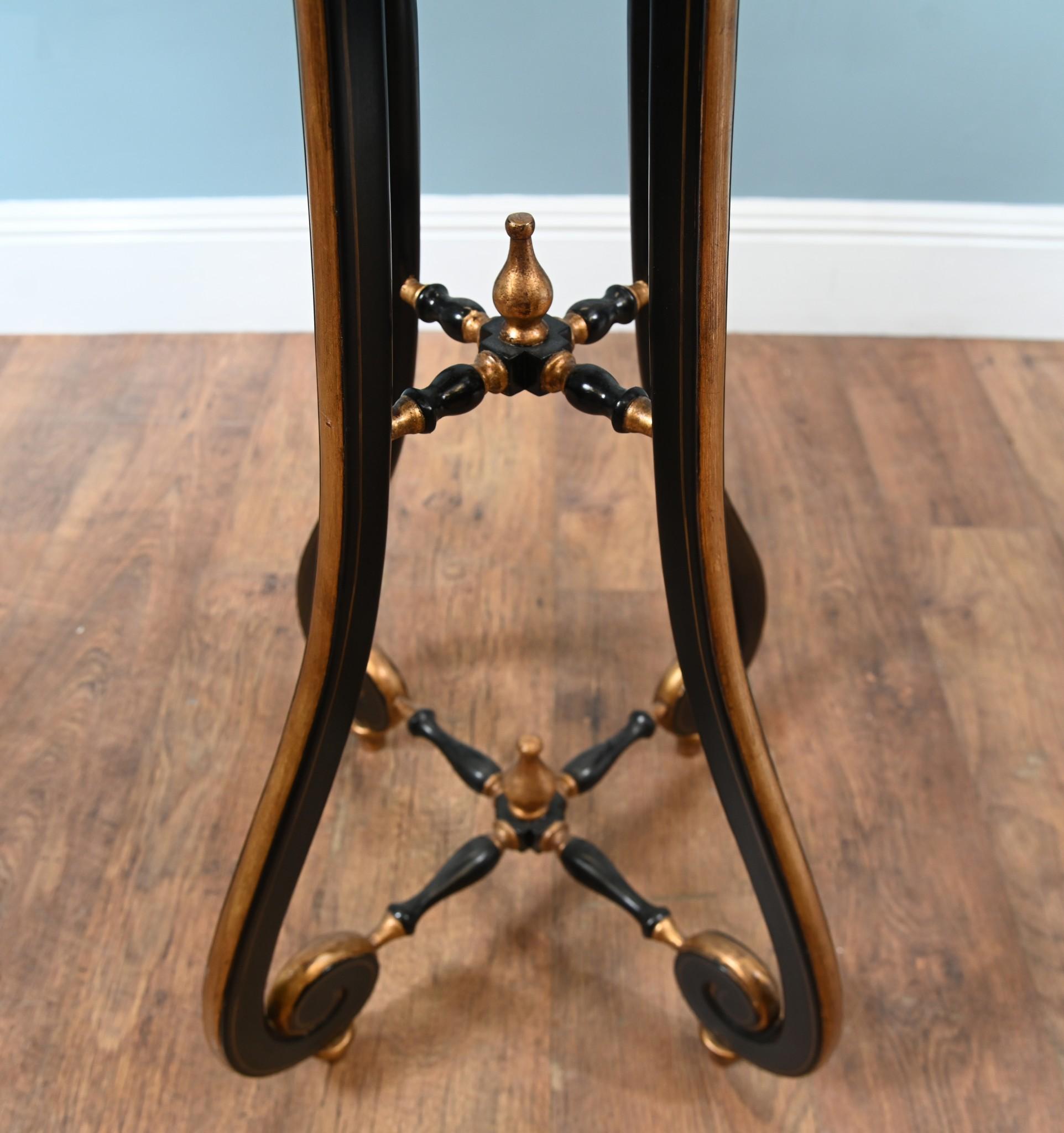 Paar Arts and Craft Pedestal Stands Lackiert Aesthetic Movement im Zustand „Gut“ im Angebot in Potters Bar, GB