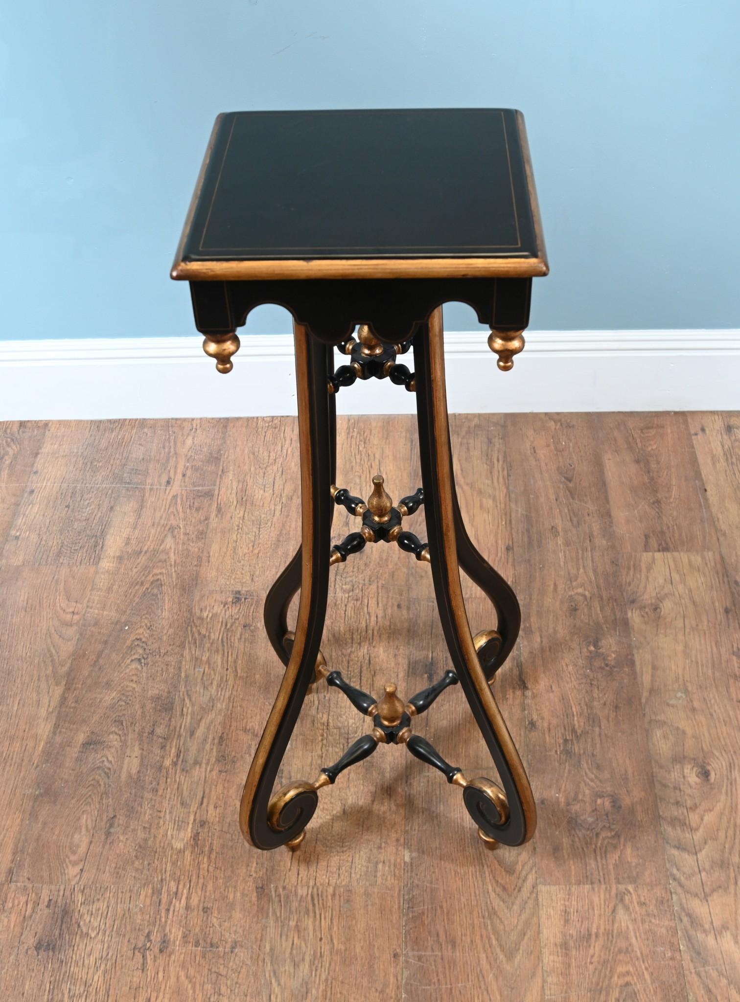 Paar Arts and Craft Pedestal Stands Lackiert Aesthetic Movement im Angebot 1