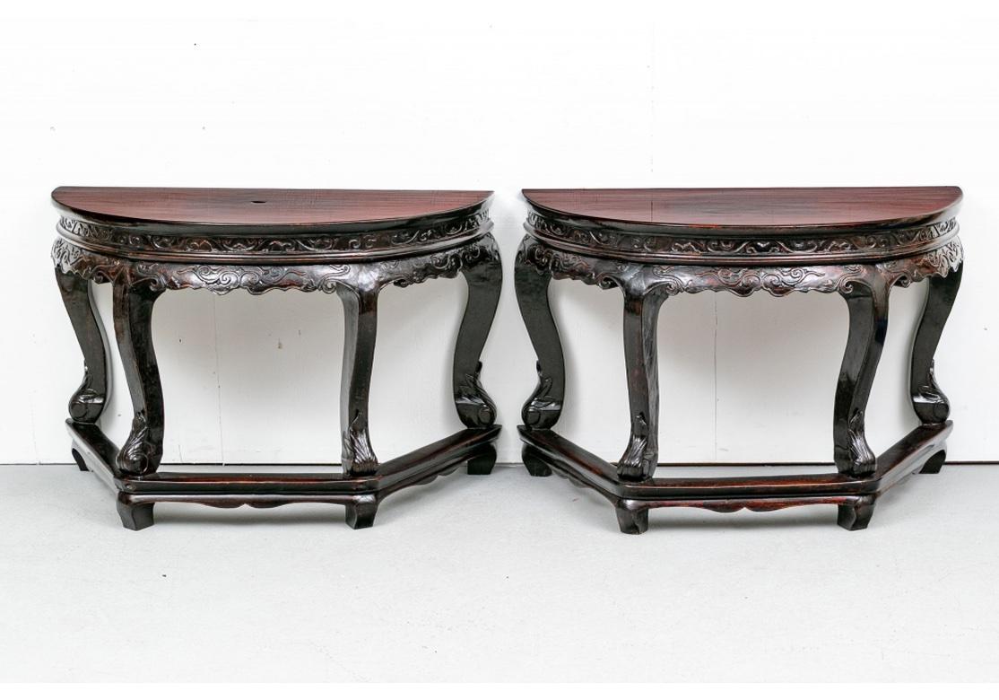 Pair of Chinese Carved Demi-Lune Consoles or Center Table (Ming-Dynastie) im Angebot