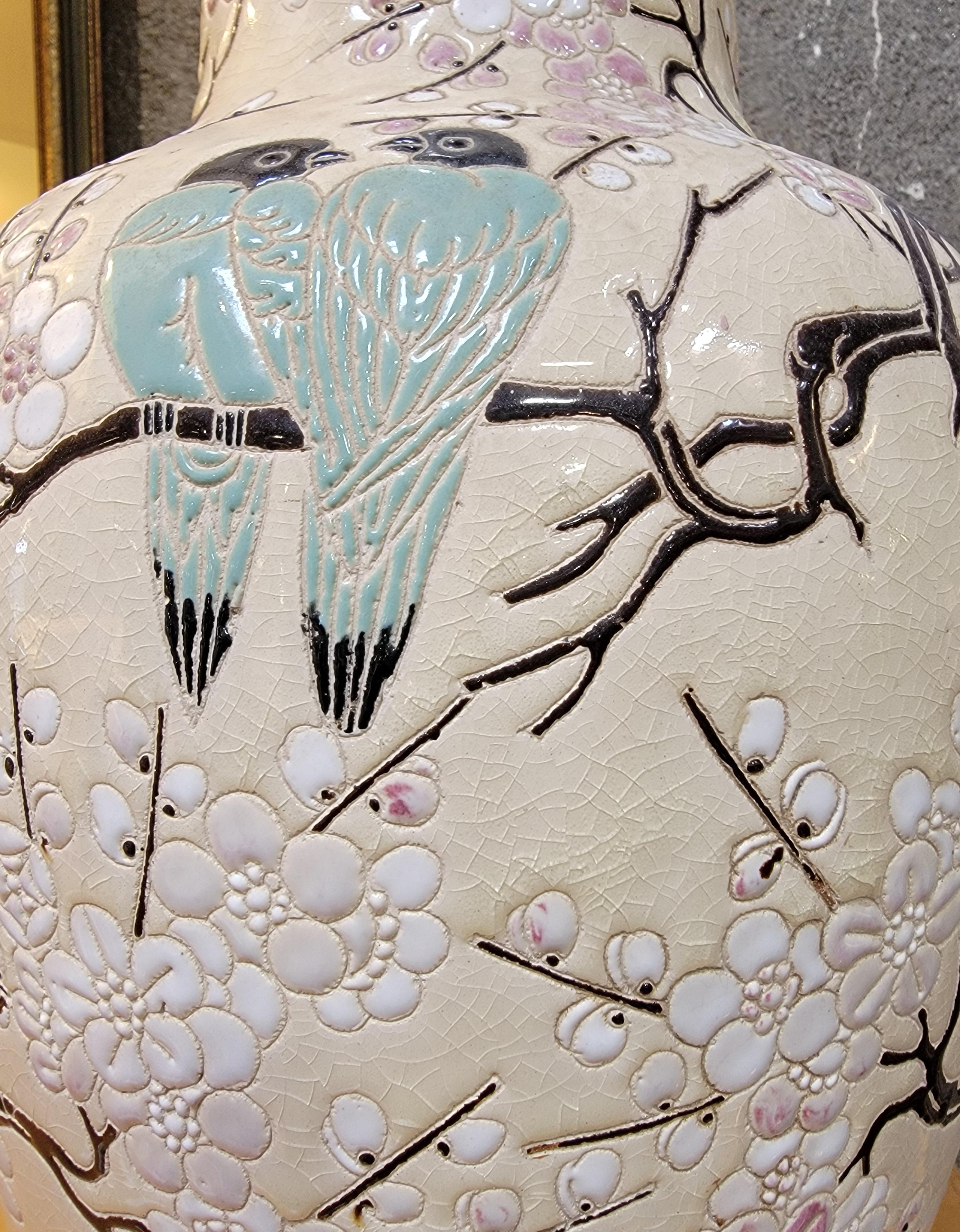 XX secolo Coppia di giardinieri asiatici da terra in ceramica Uccelli