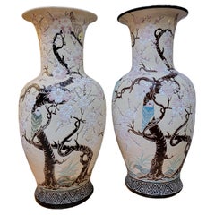 Paar asiatische Keramik Boden Jardinieres Vögel