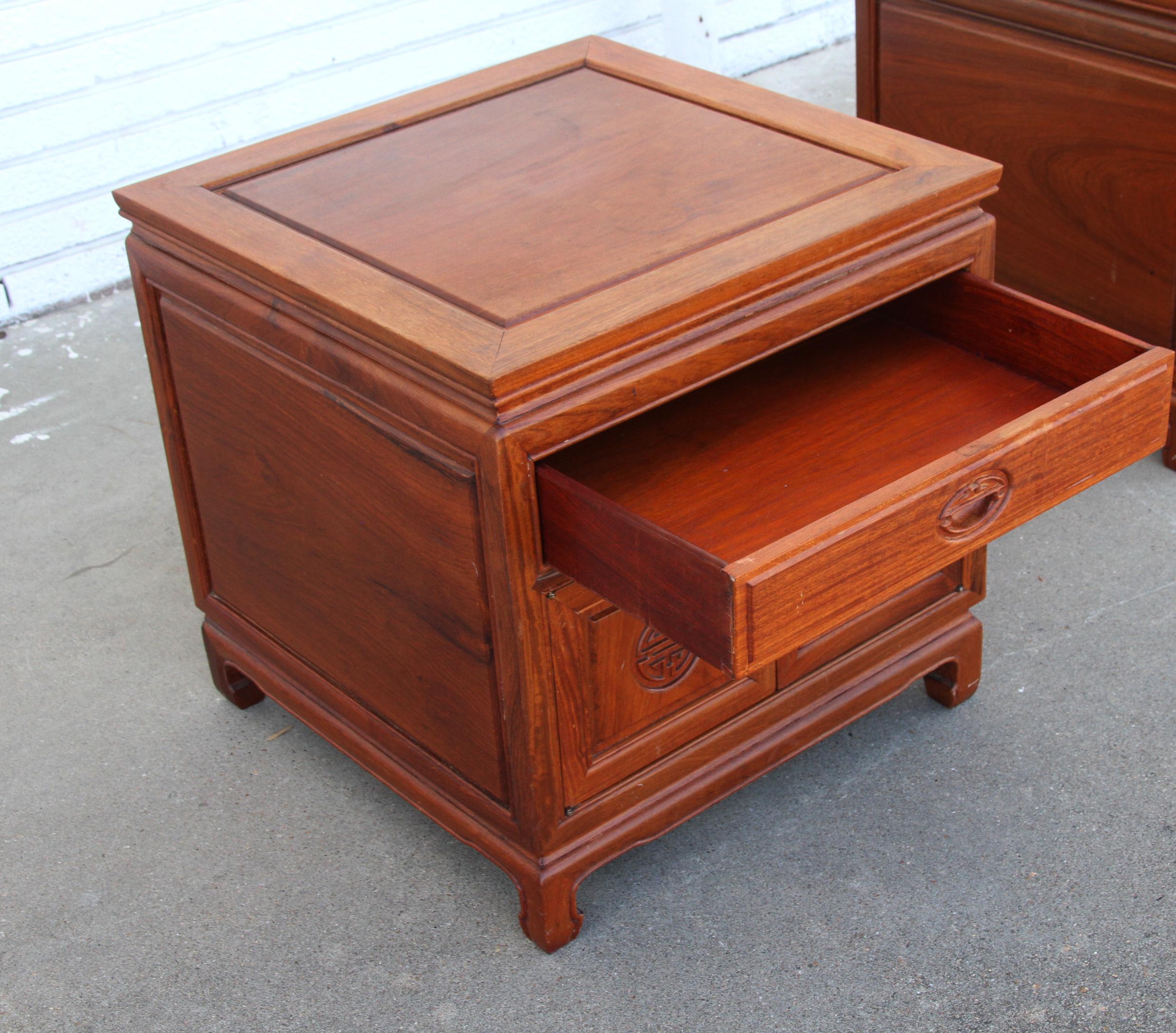 Pair Asian Rosewood Chinosarie Nightstands Side Tables In Good Condition For Sale In Pasadena, TX