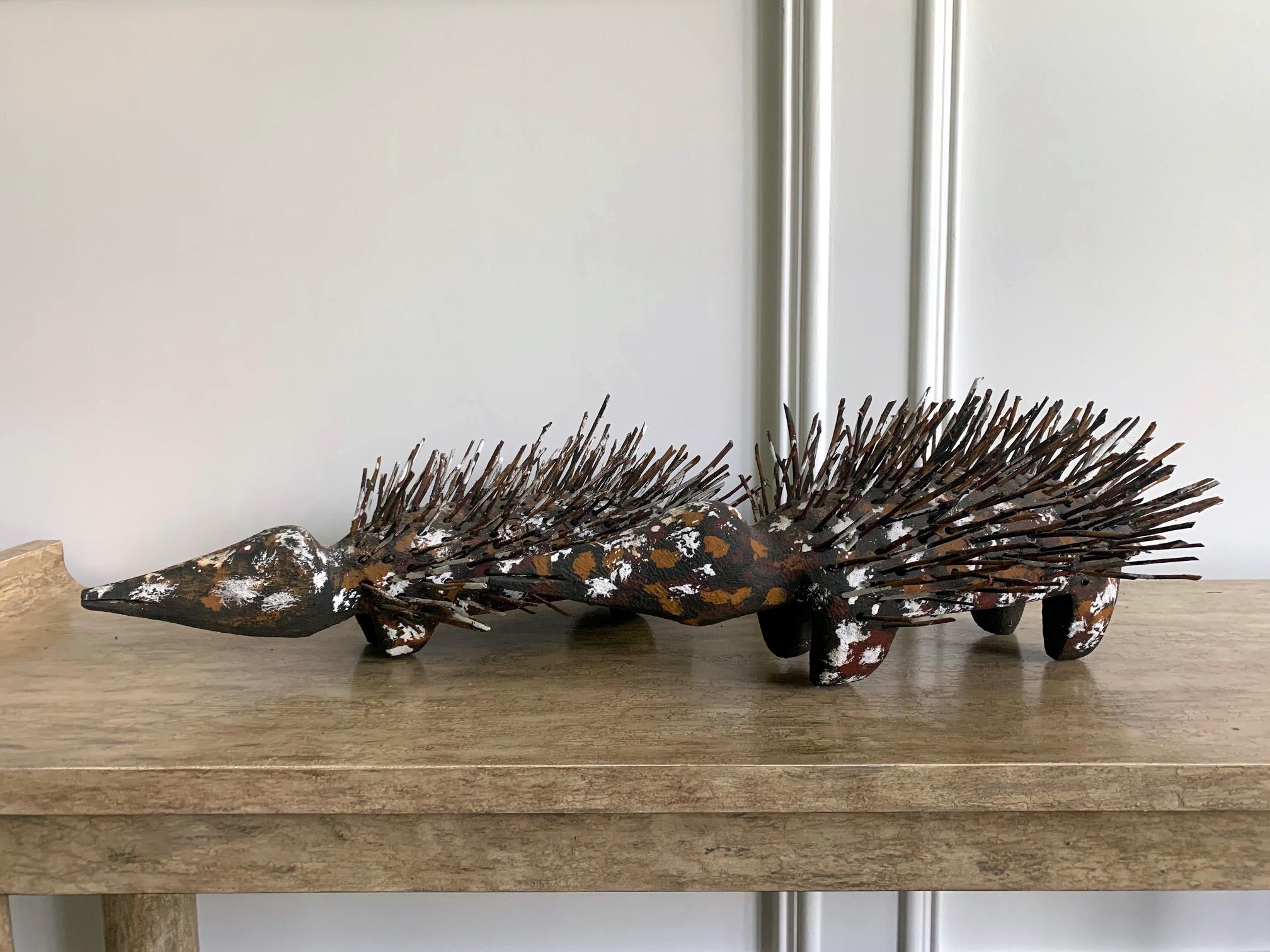 Pareja de Equidnas Aborígenes Australianos Escultura de Madera en venta 3