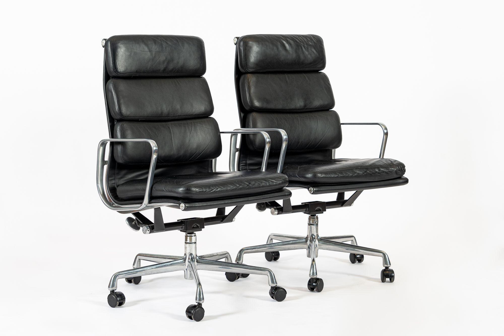Pareja de auténticas sillas de oficina Eames Herman Miller altas de cuero negro 2001 en venta 4
