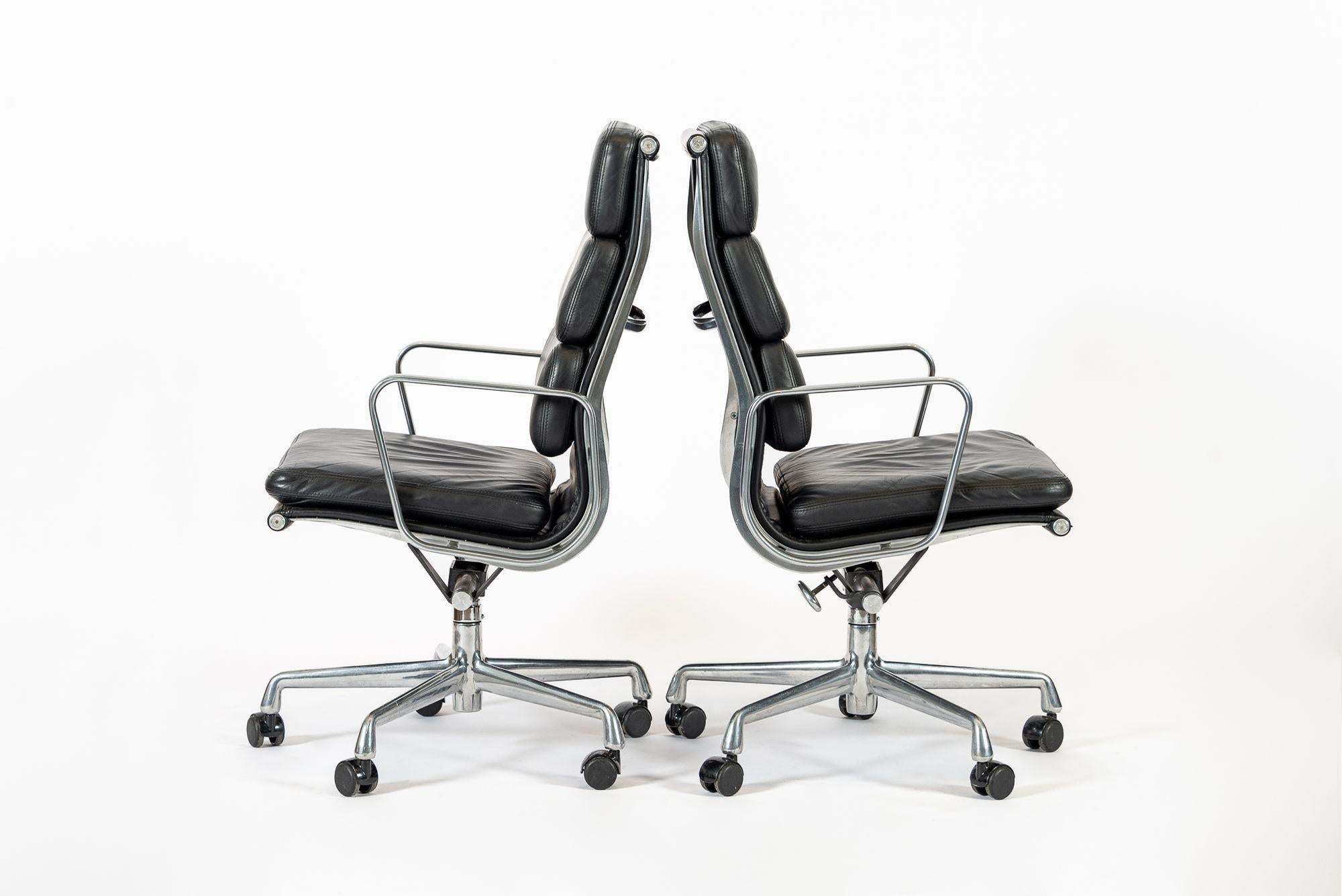 Pair Authentic Eames Herman Miller Tall Black Leather Office Chairs 2001 (Aluminium) im Angebot