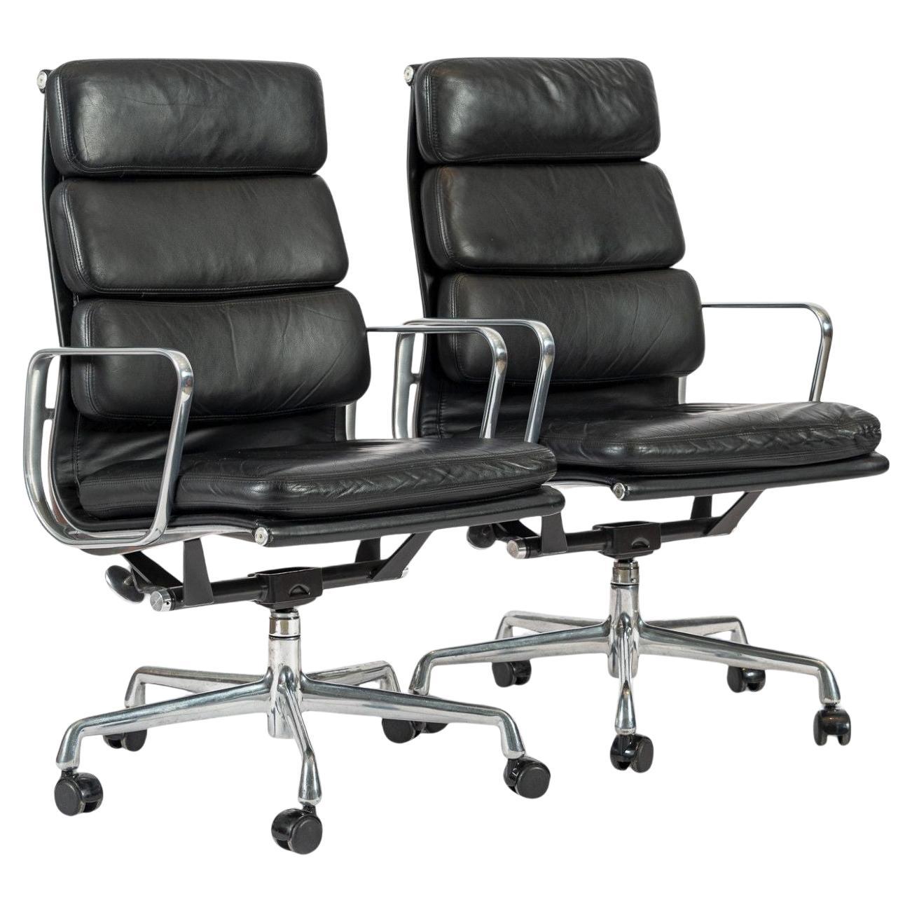 Pareja de auténticas sillas de oficina Eames Herman Miller altas de cuero negro 2001