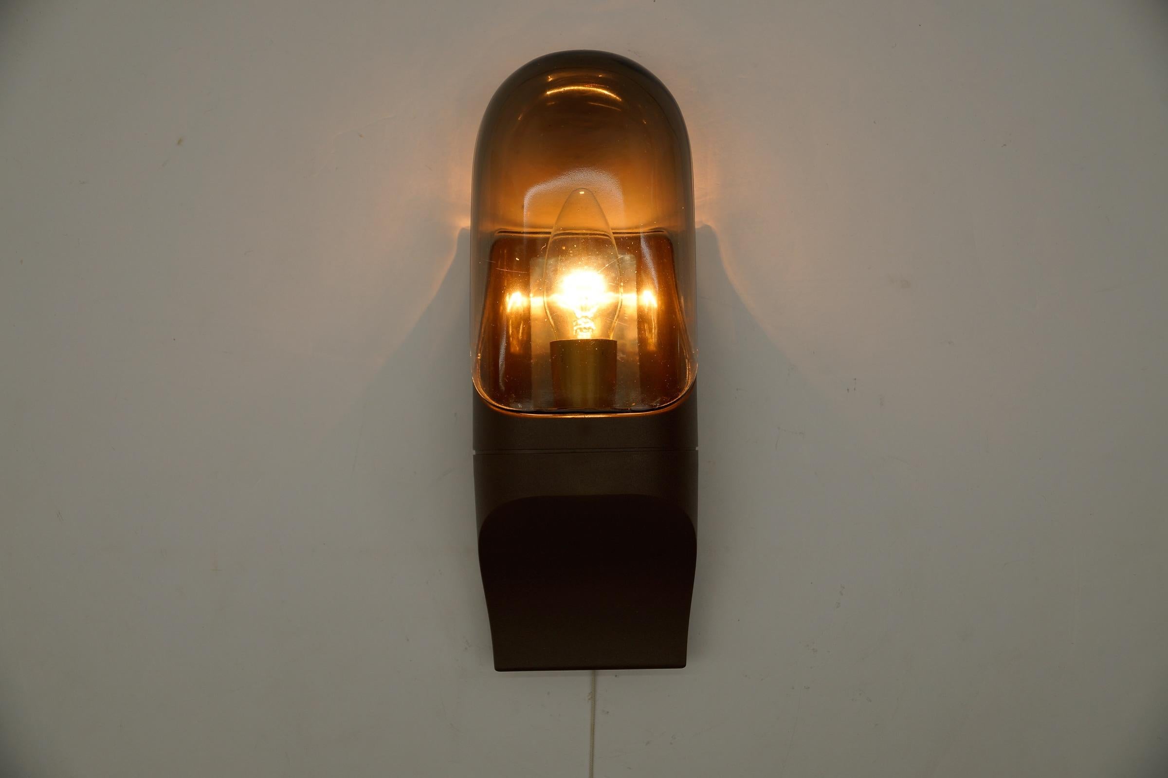 Seltene Wandlampen aus Rauchglas, 1960er Jahre, Paar im Zustand „Gut“ im Angebot in Nürnberg, Bayern