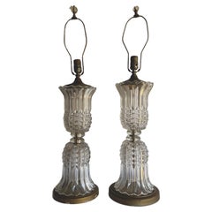 Coppia di lampade da tavolo in vetro modellato in stile Baccarat della metà del XX secolo da restaurare