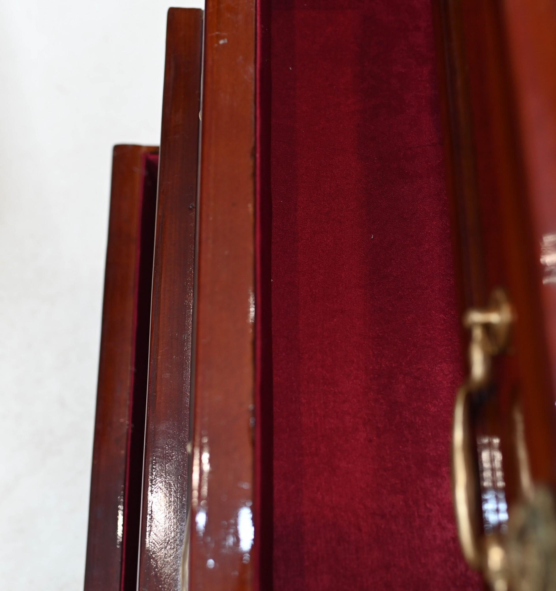 Pair Bachelor Chests Walnut Bedside Cabinets Drawers In Good Condition For Sale In Potters Bar, GB