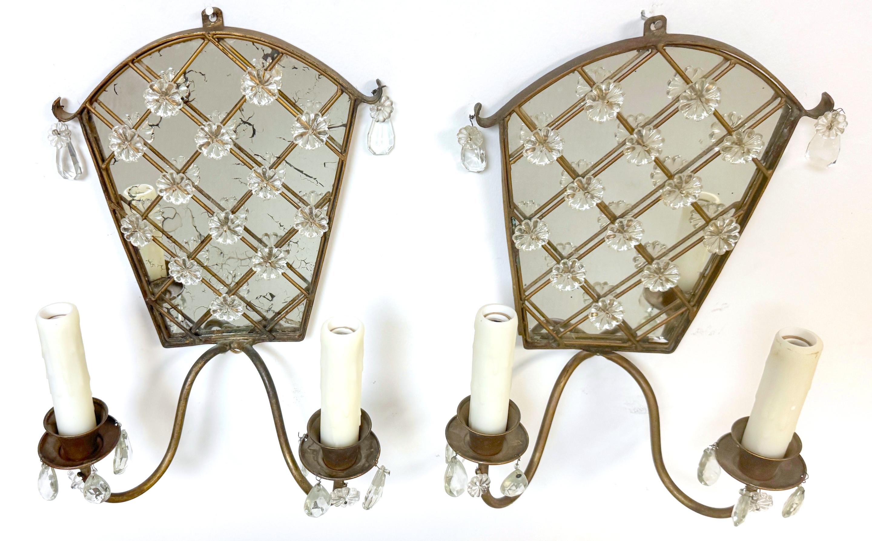 Moderne Paire d'appliques murales à 2 lumières Baguès en laiton miroité, France, C 1950. en vente