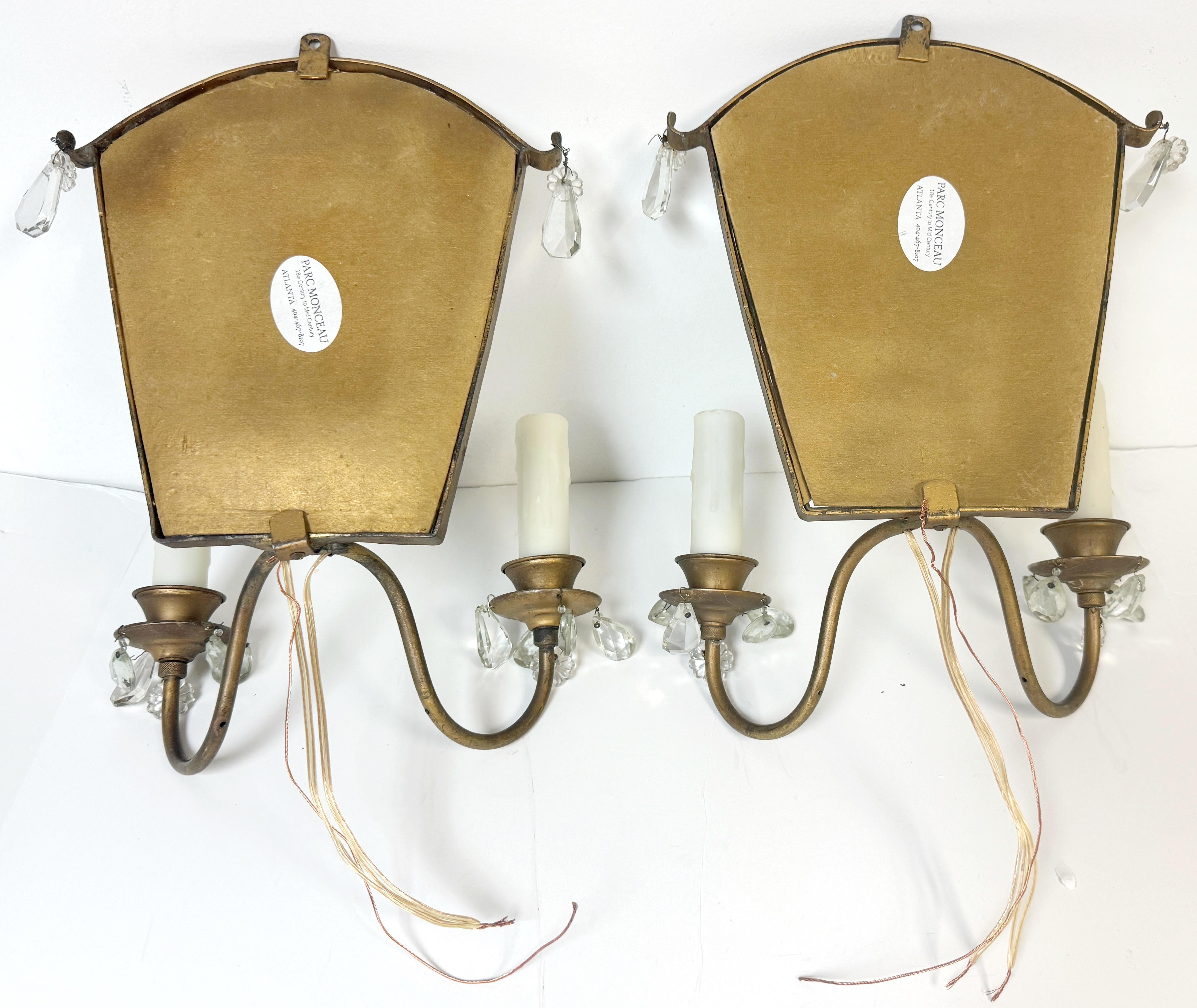 Laiton Paire d'appliques murales à 2 lumières Baguès en laiton miroité, France, C 1950. en vente