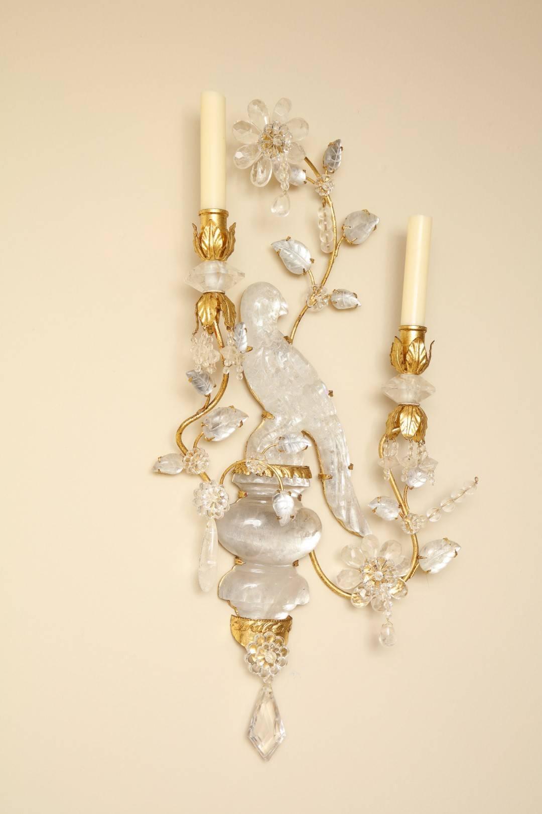 XXIe siècle et contemporain Paire d'appliques à deux lumières en cristal de roche de style Bagues en vente