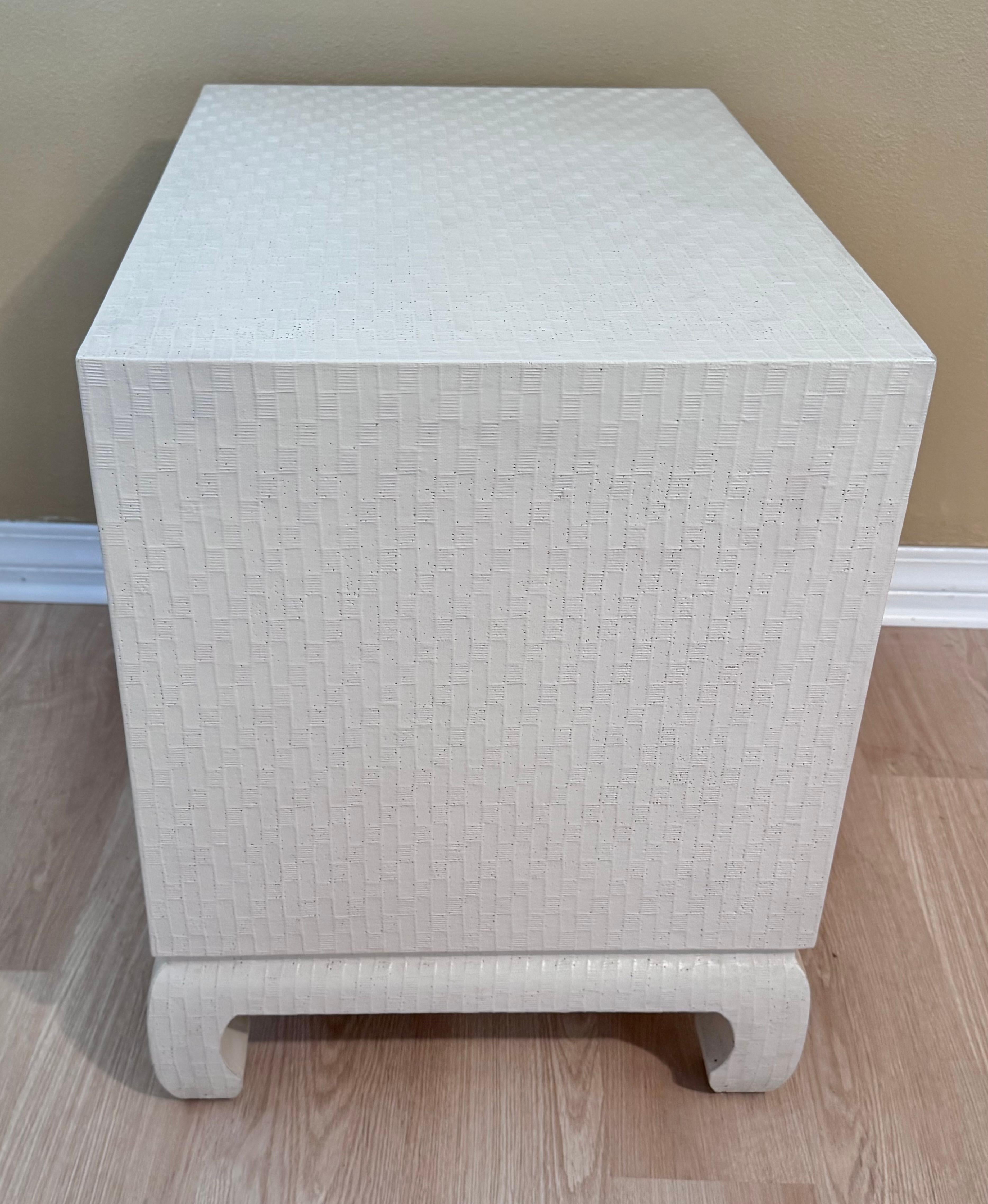 Pair Baker Asian Modern Mid Century Grass Cloth Cream Lacquer Raffia Nightstands For Sale 4