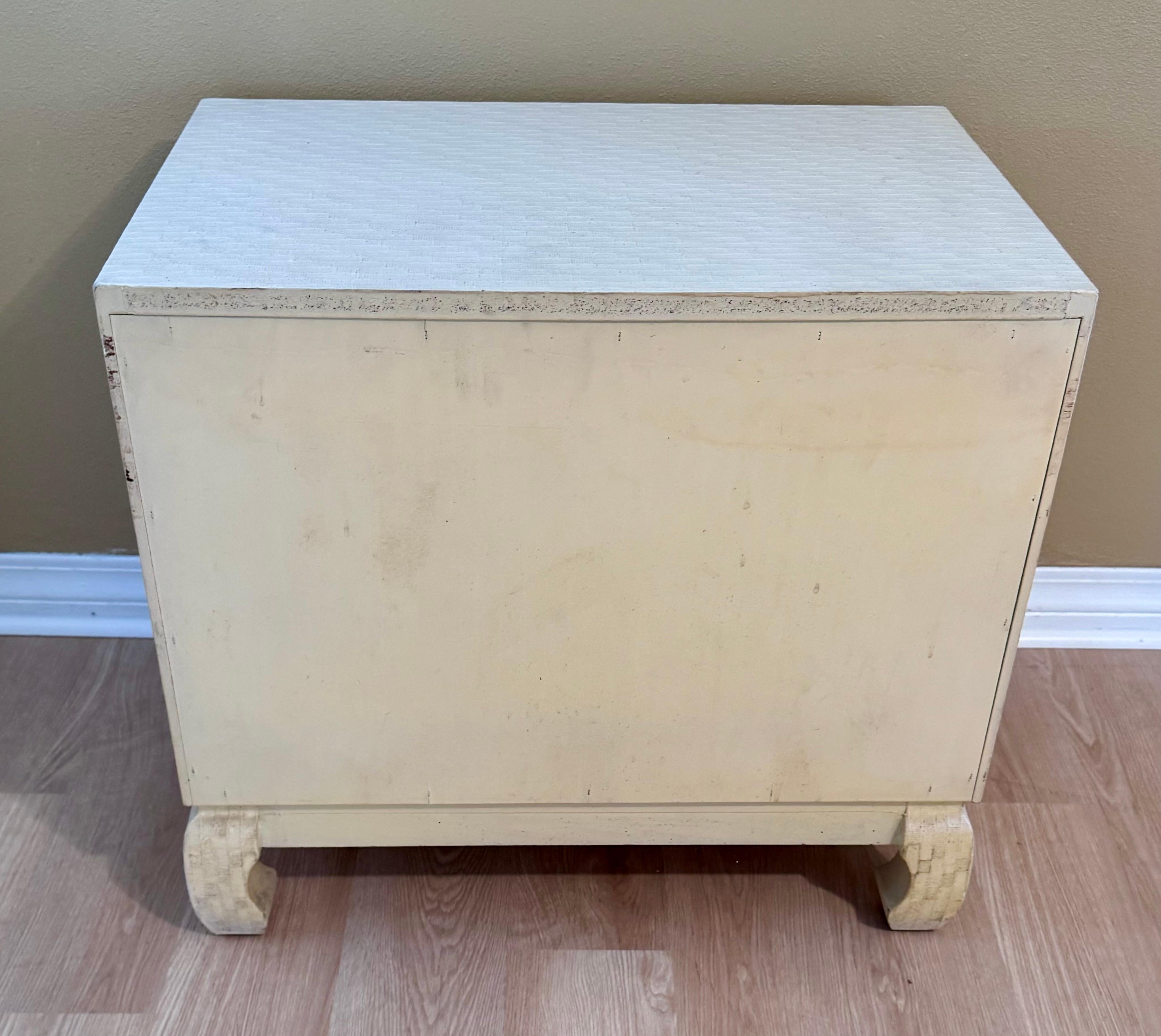 Pair Baker Asian Modern Mid Century Grass Cloth Cream Lacquer Raffia Nightstands For Sale 5