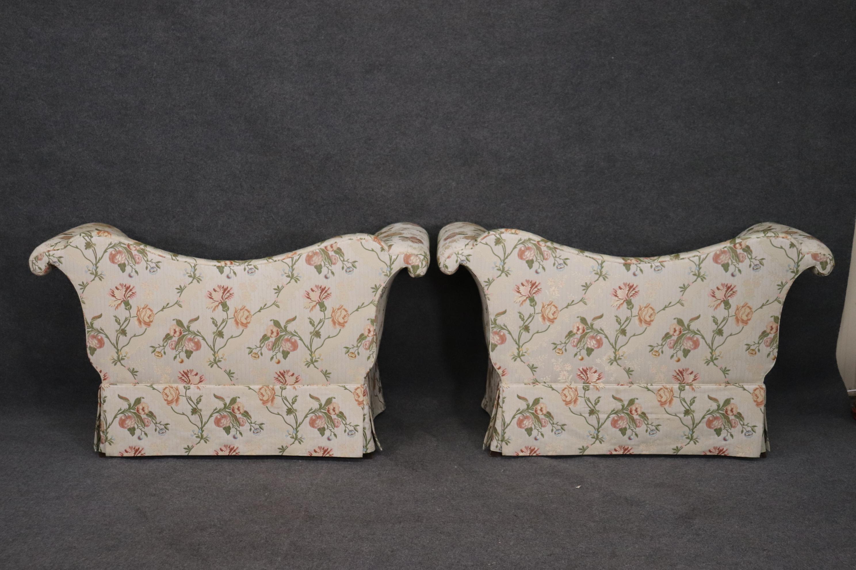 Pair Baker Classic Bedroom Window Benches in Floral In Good Condition In Swedesboro, NJ