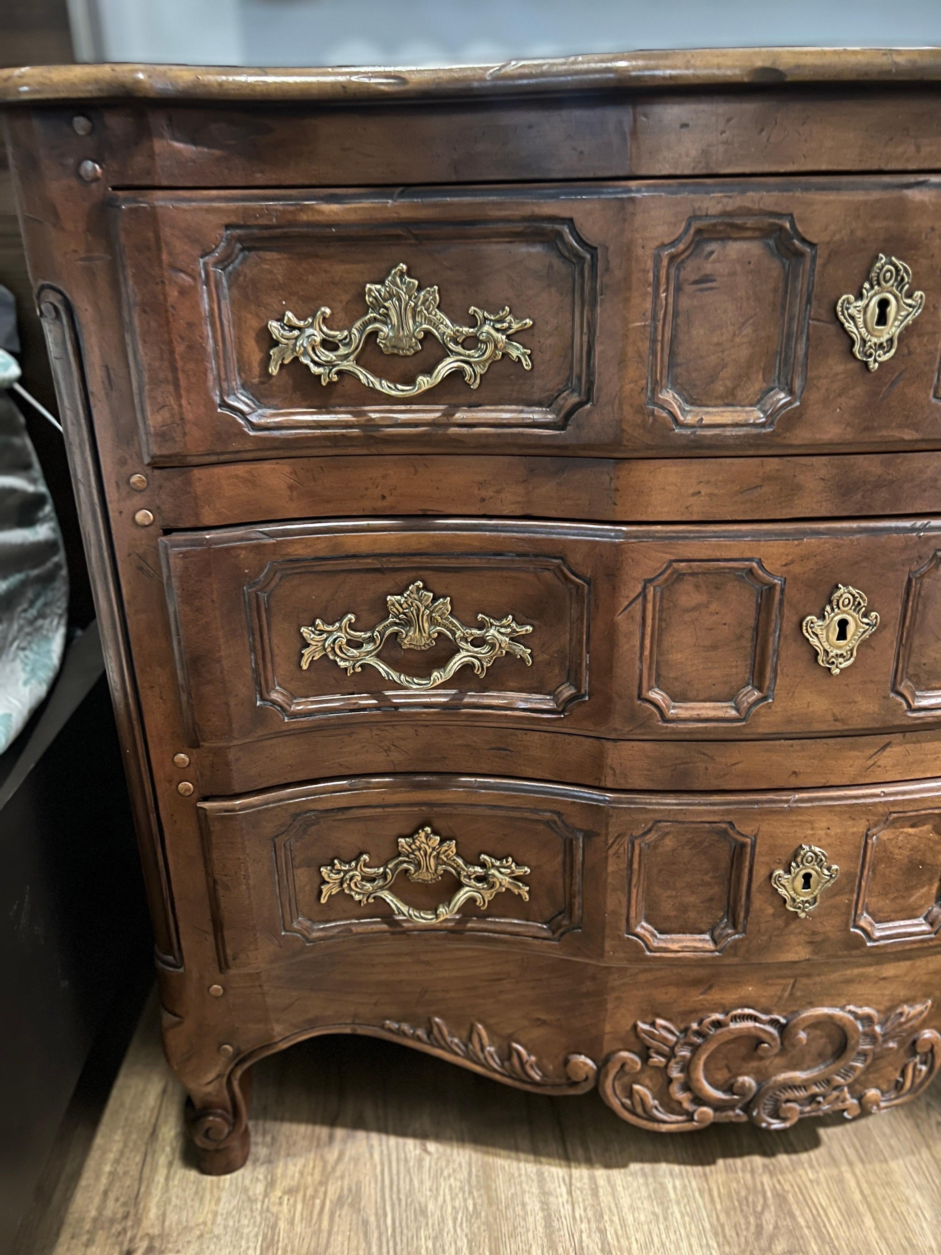 Coppia, Baker Collector's Edition Commodo a 3 cassetti in stile rustico francese in vendita 6