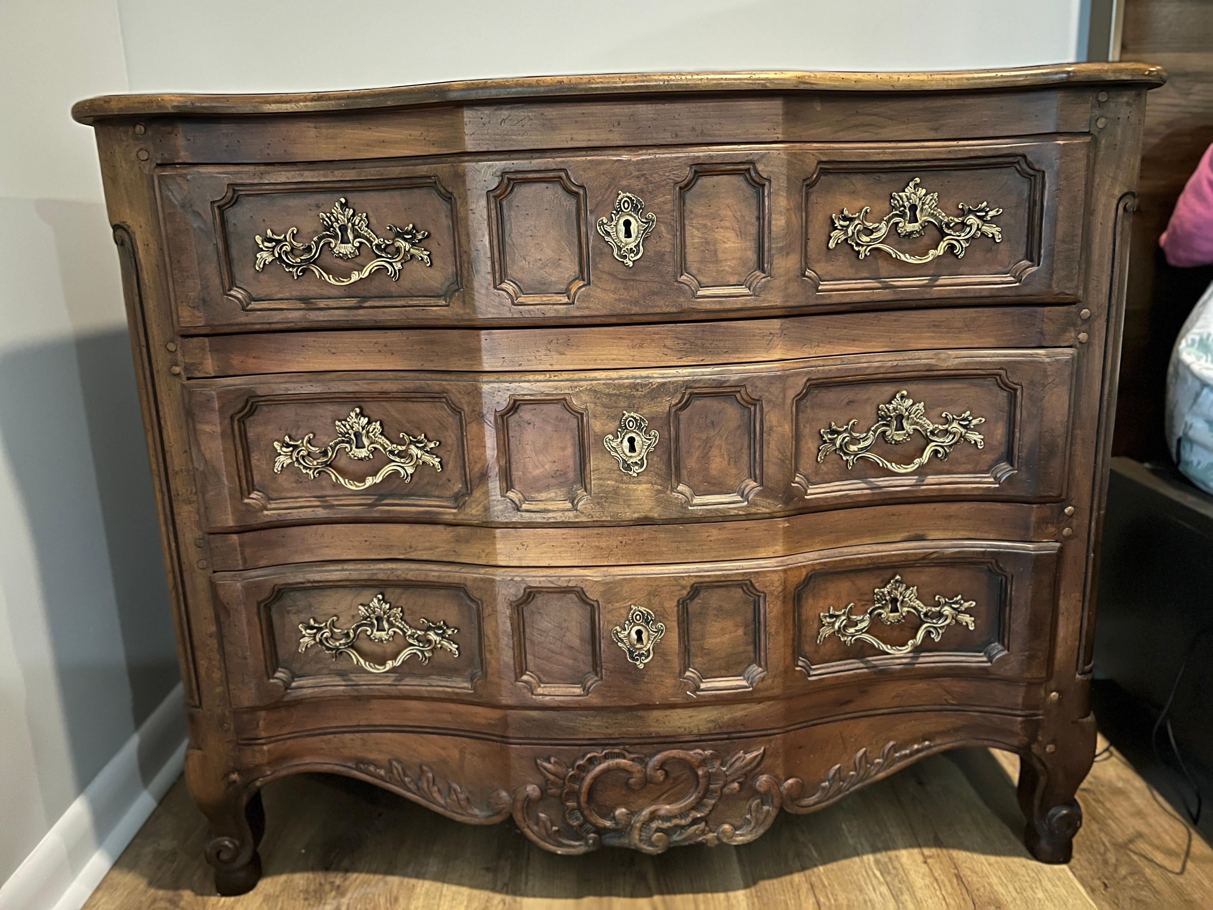 Coppia, Baker Collector's Edition Commodo a 3 cassetti in stile rustico francese in vendita 2