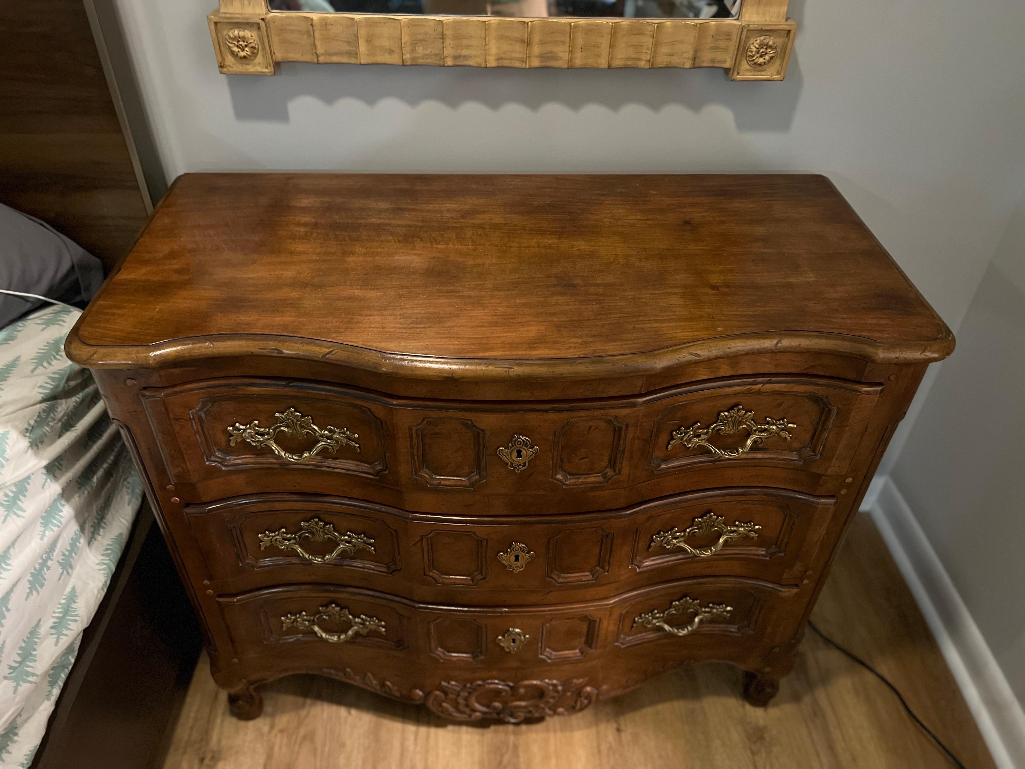 Coppia, Baker Collector's Edition Commodo a 3 cassetti in stile rustico francese in vendita 4