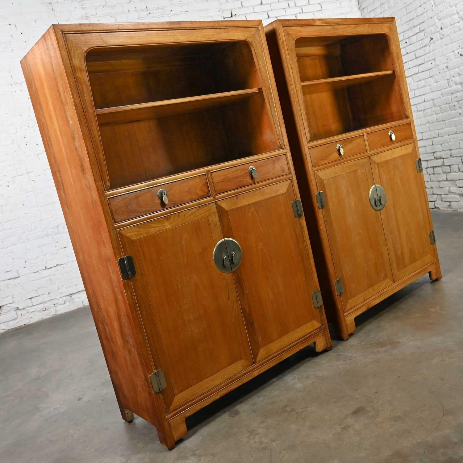 Ottone Pair Baker Far East Collection Michael Taylor Natural Elmwood Colonnade Cabinets in vendita