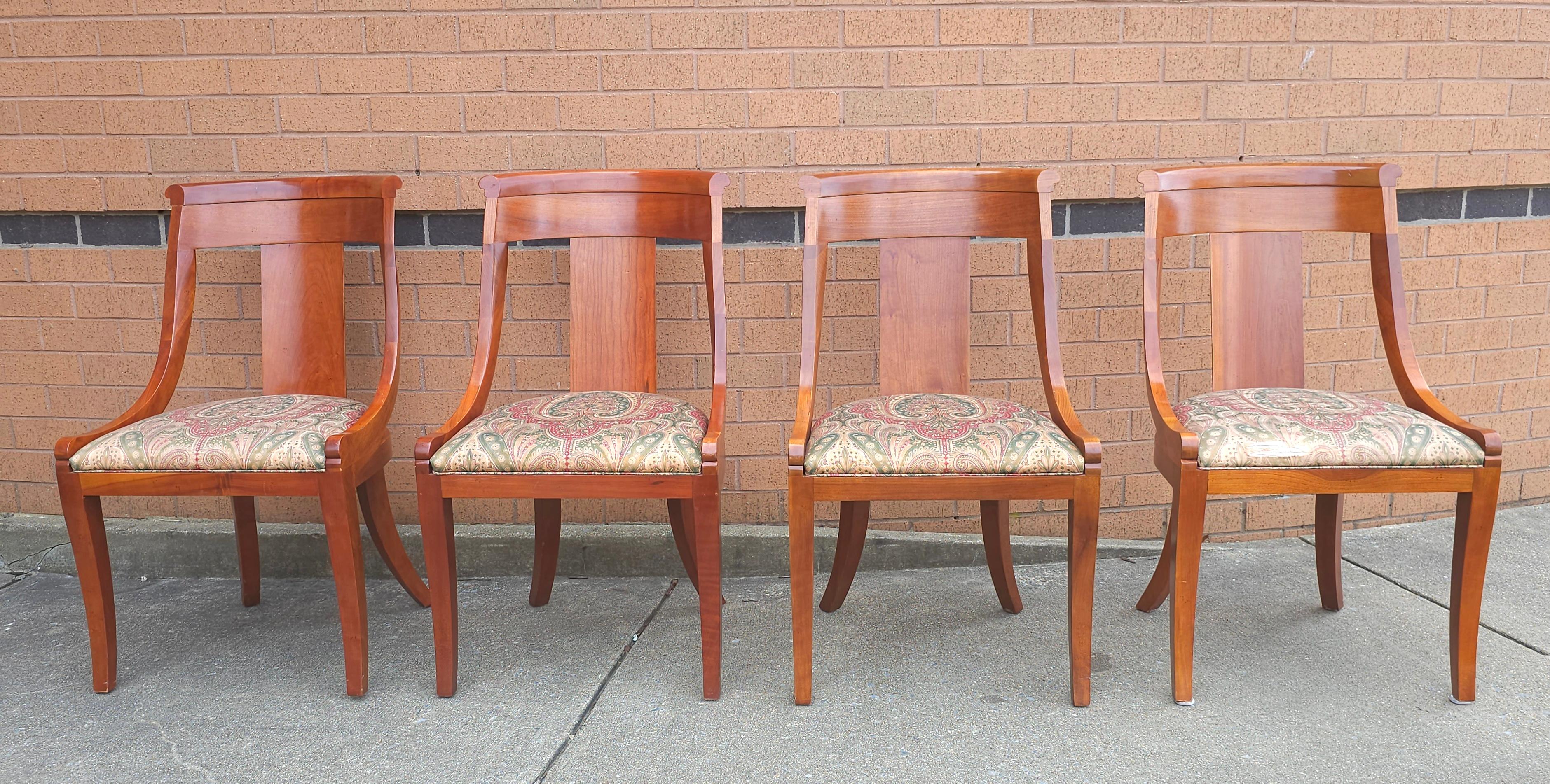 Paire de chaises de salle à manger Bothrmeir de style Klismos en cerisier et tapissées en vente 1