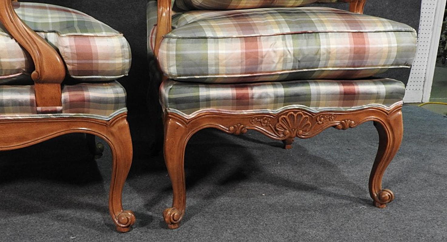 Pair of Baker Furniture French Louis XV Style Carved Walnut Fauteuils circa 1970 In Good Condition In Swedesboro, NJ