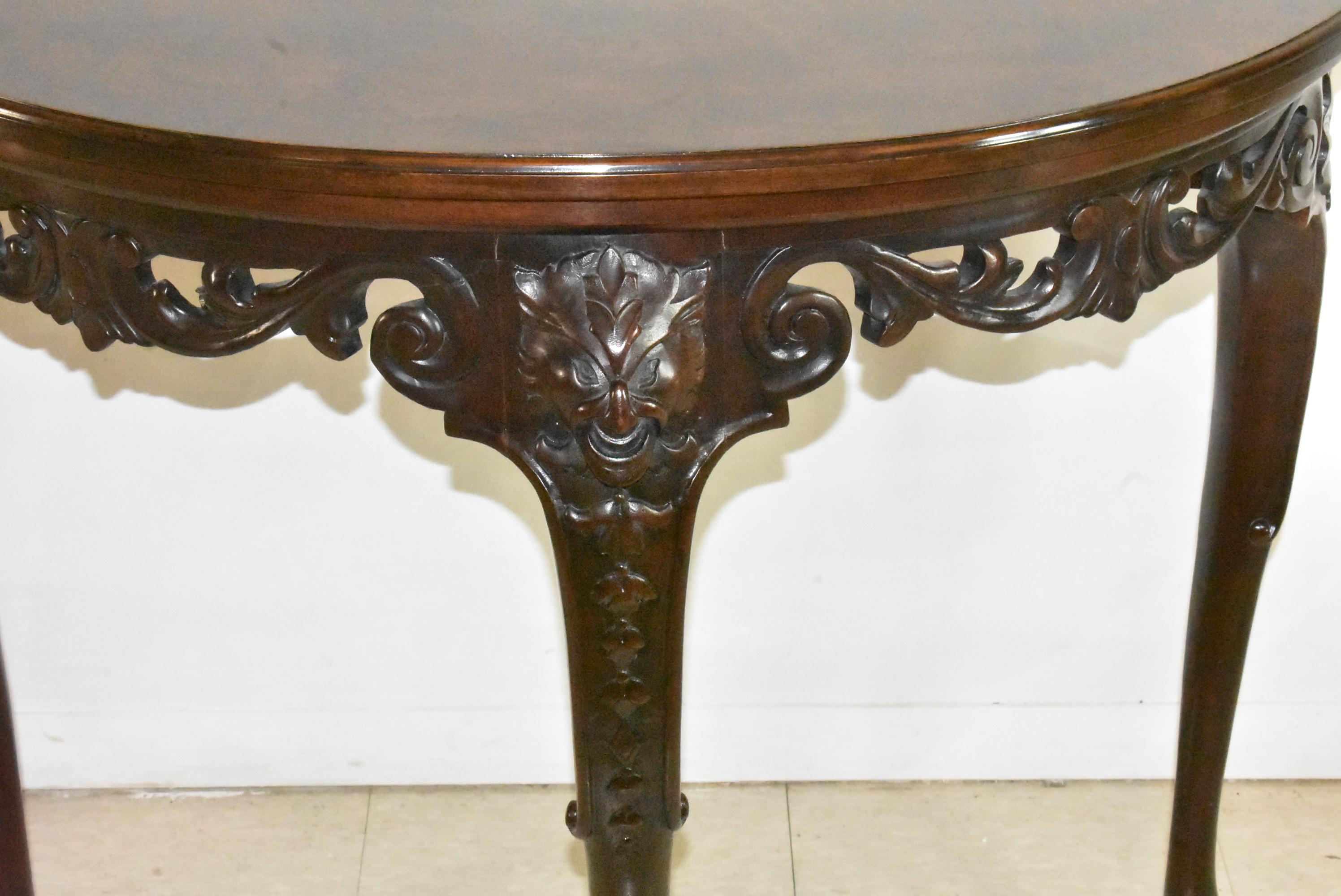 Americano Coppia di tavoli Baker Stately Homes Chippendale Demilune in mogano in vendita