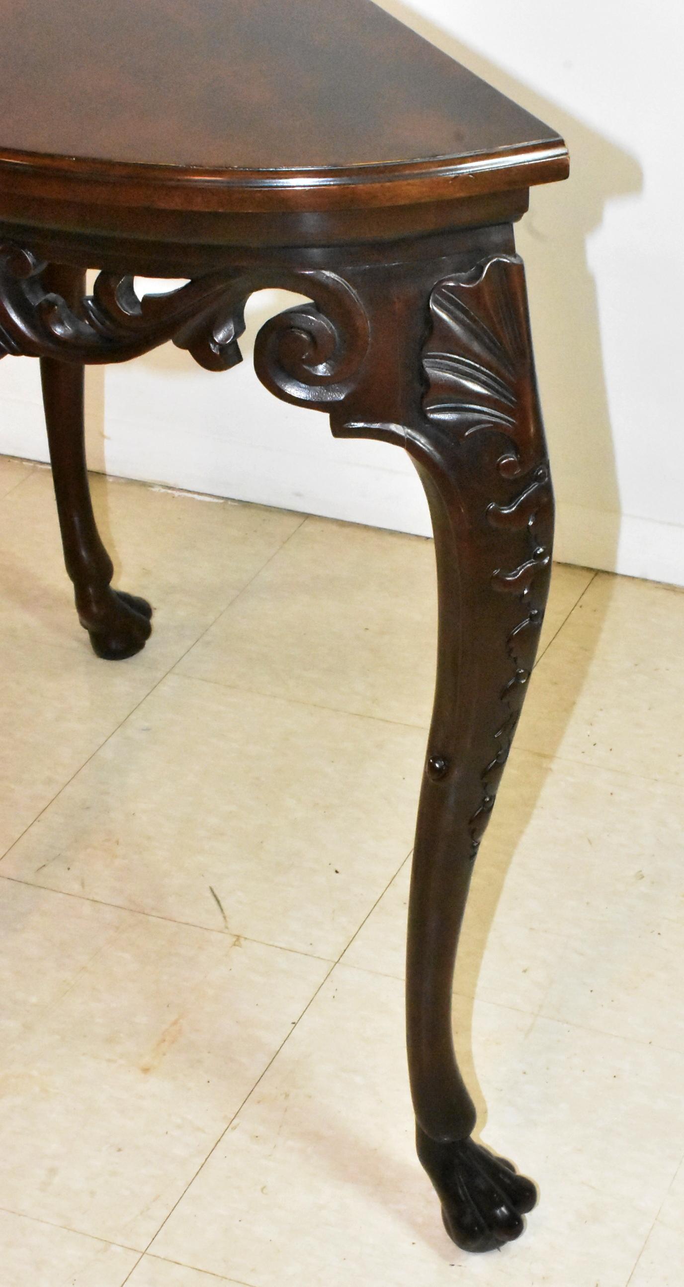 Coppia di tavoli Baker Stately Homes Chippendale Demilune in mogano in vendita 2