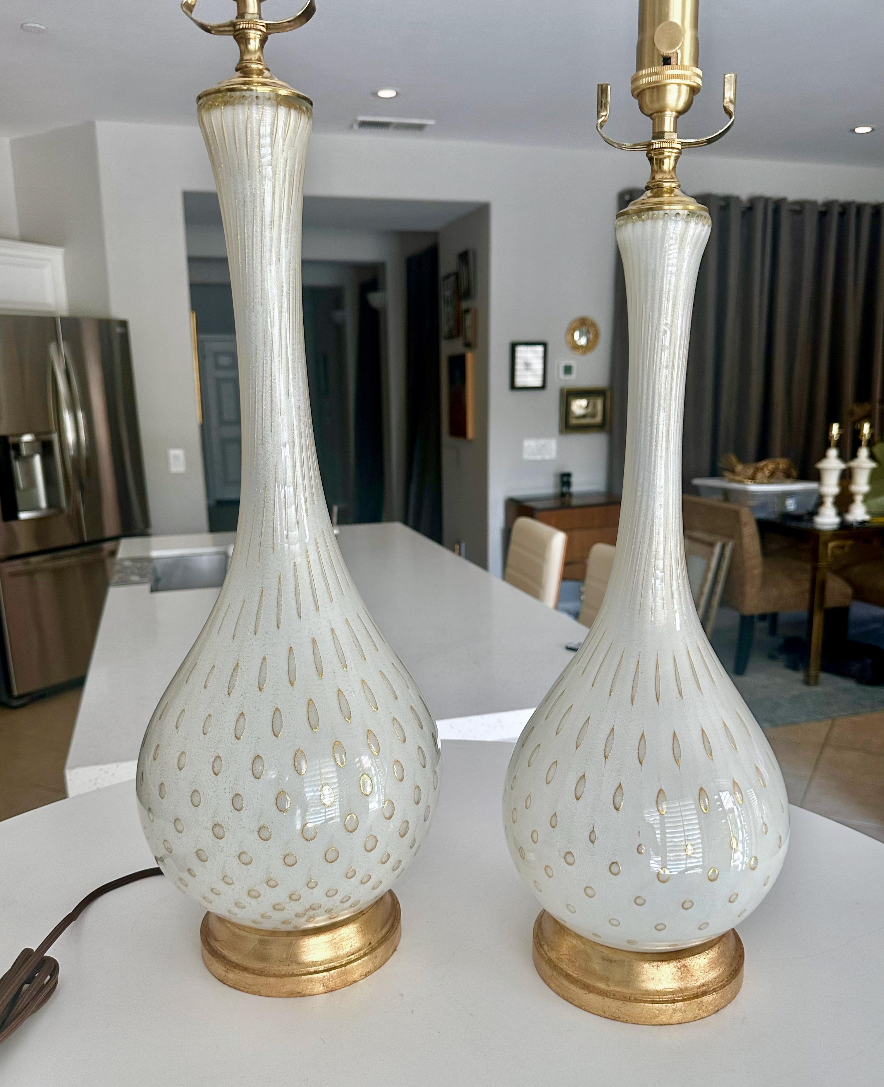 Pair Barbini Murano White Gold Glass Table Lamps In Good Condition For Sale In Palm Springs, CA