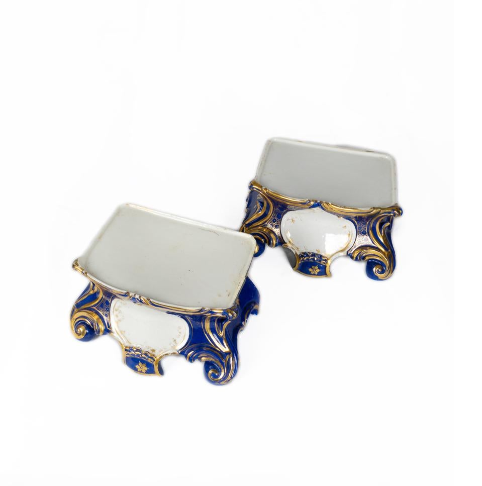 Coppia di porcellane barocche policrome, Germania, XX secolo In condizioni buone in vendita a Lisbon, PT