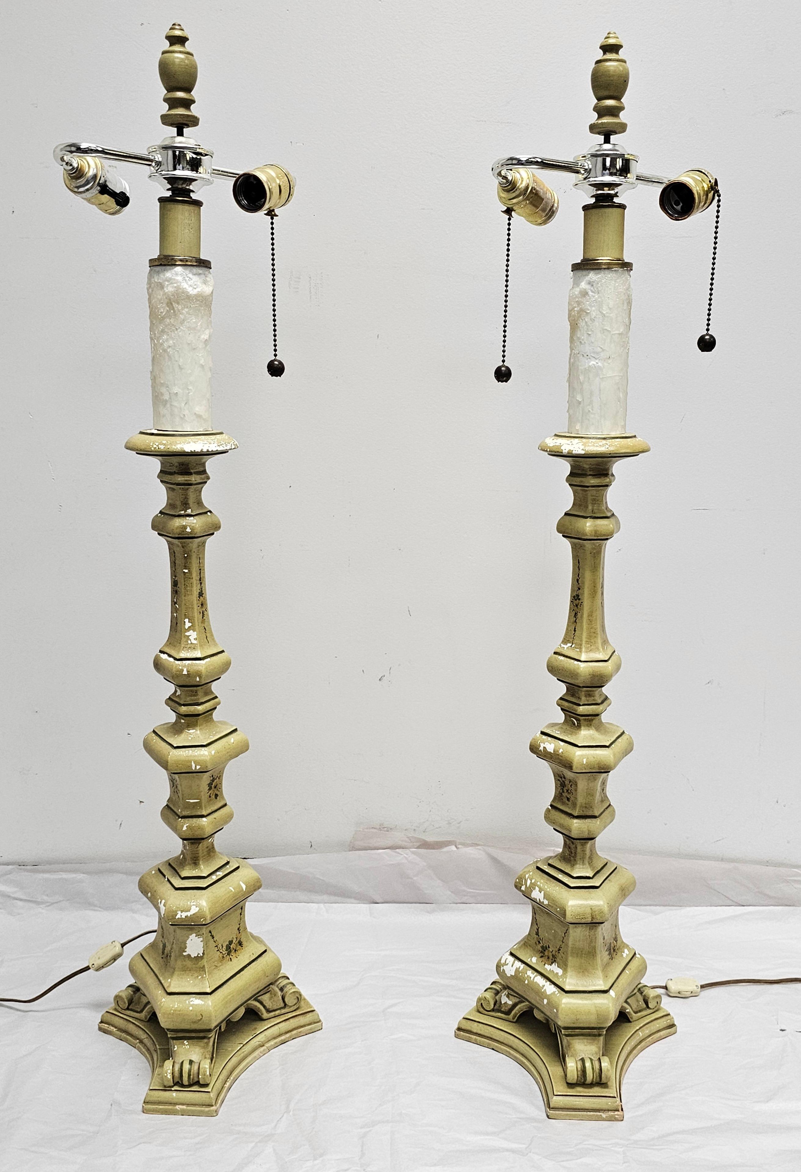 Paar handbemalte italienische Pricket-Kerzenständer im Barockstil (Geschnitzt) im Angebot