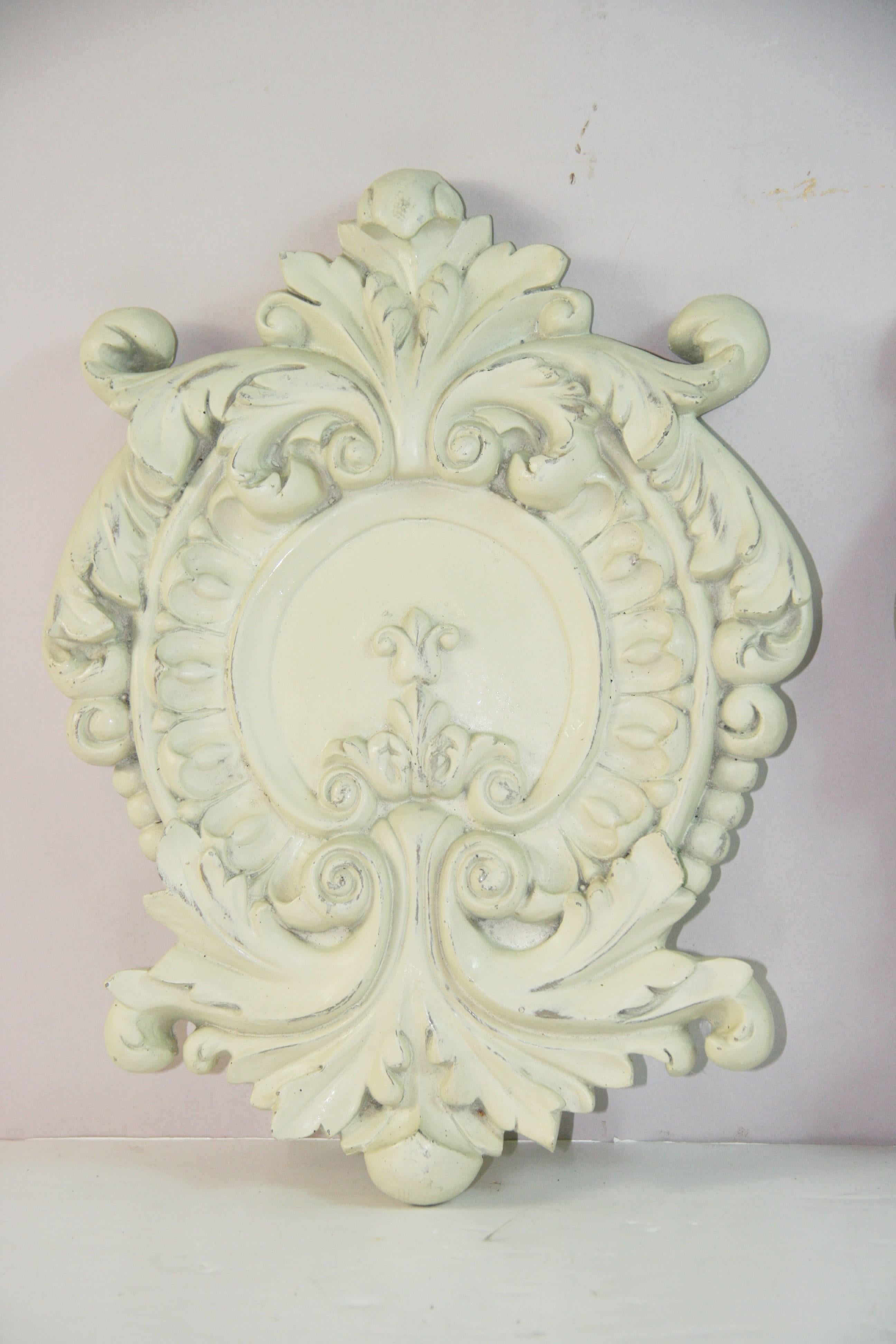 Pair Baroque Wall Plaques In Good Condition For Sale In Douglas Manor, NY