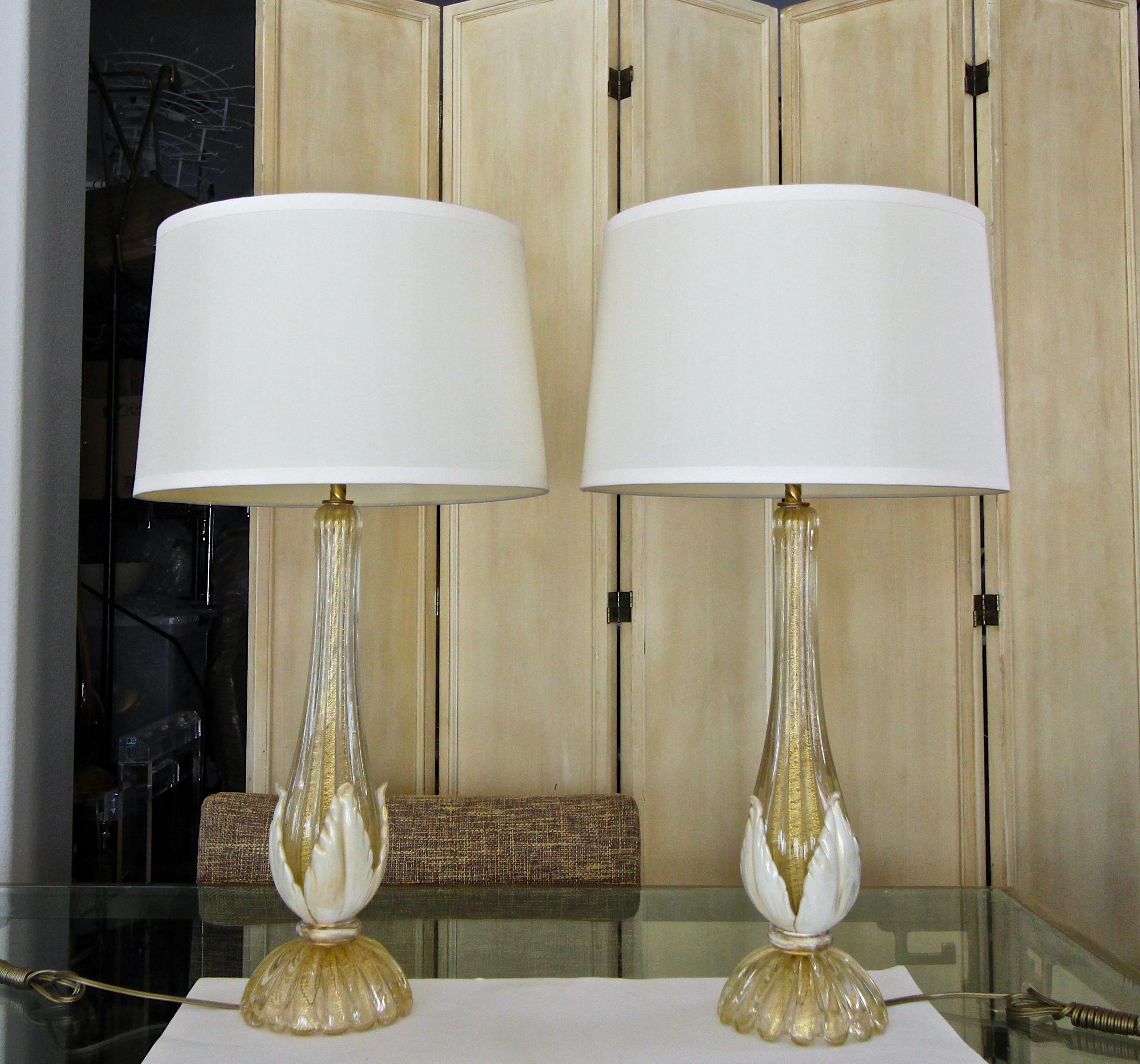 Pair of hand blown Murano glass table lamps, with clear and gold inclusions using 'Cordonato d’Oro' technique. The glass is expertly hand blown with fine detailing throughout, including ribbed body and cream applied acanthus leave accents. Newly