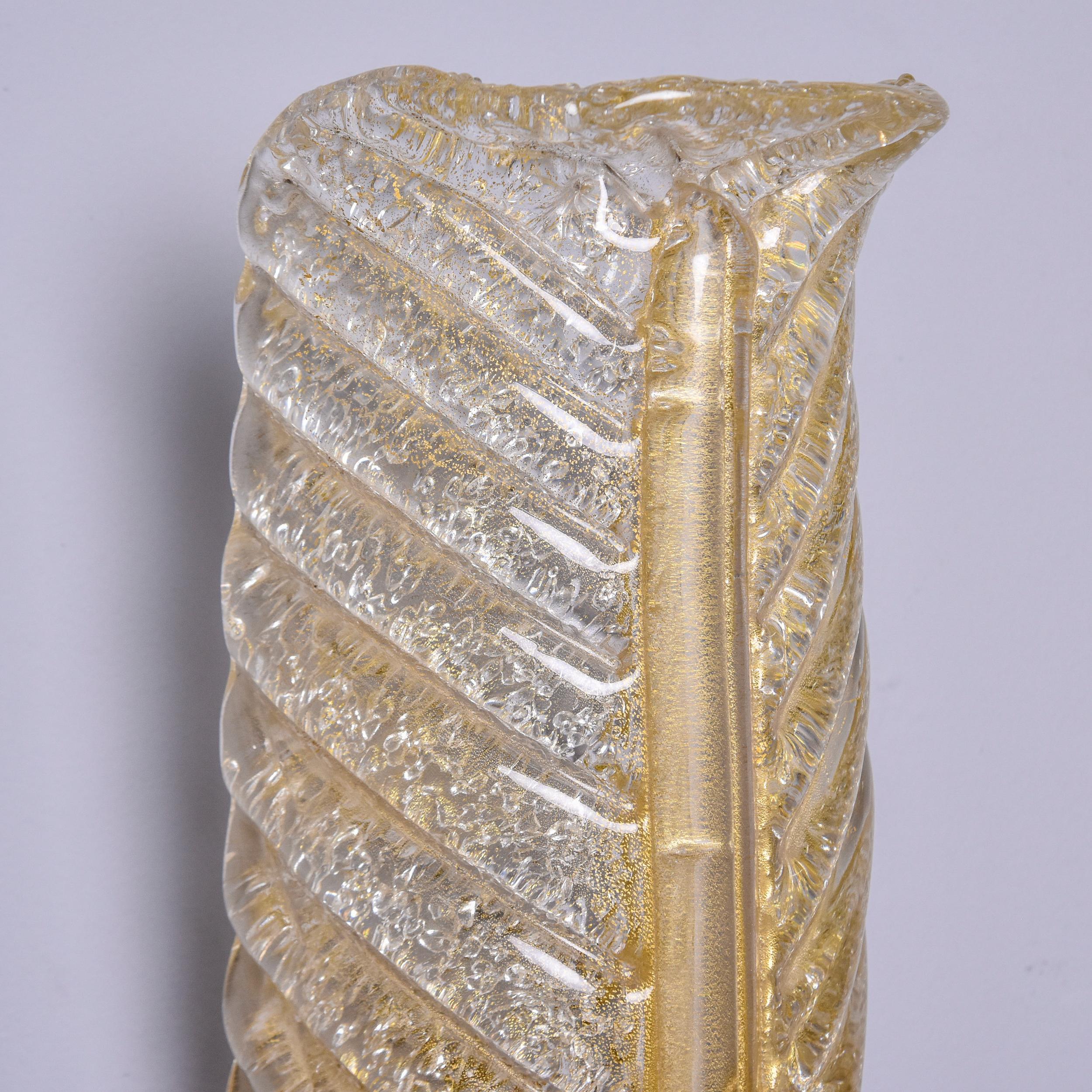 20ième siècle Paire d'appliques de Murano Barovier&Toso en forme de plumes ou de feuilles avec inclusions d'or en vente
